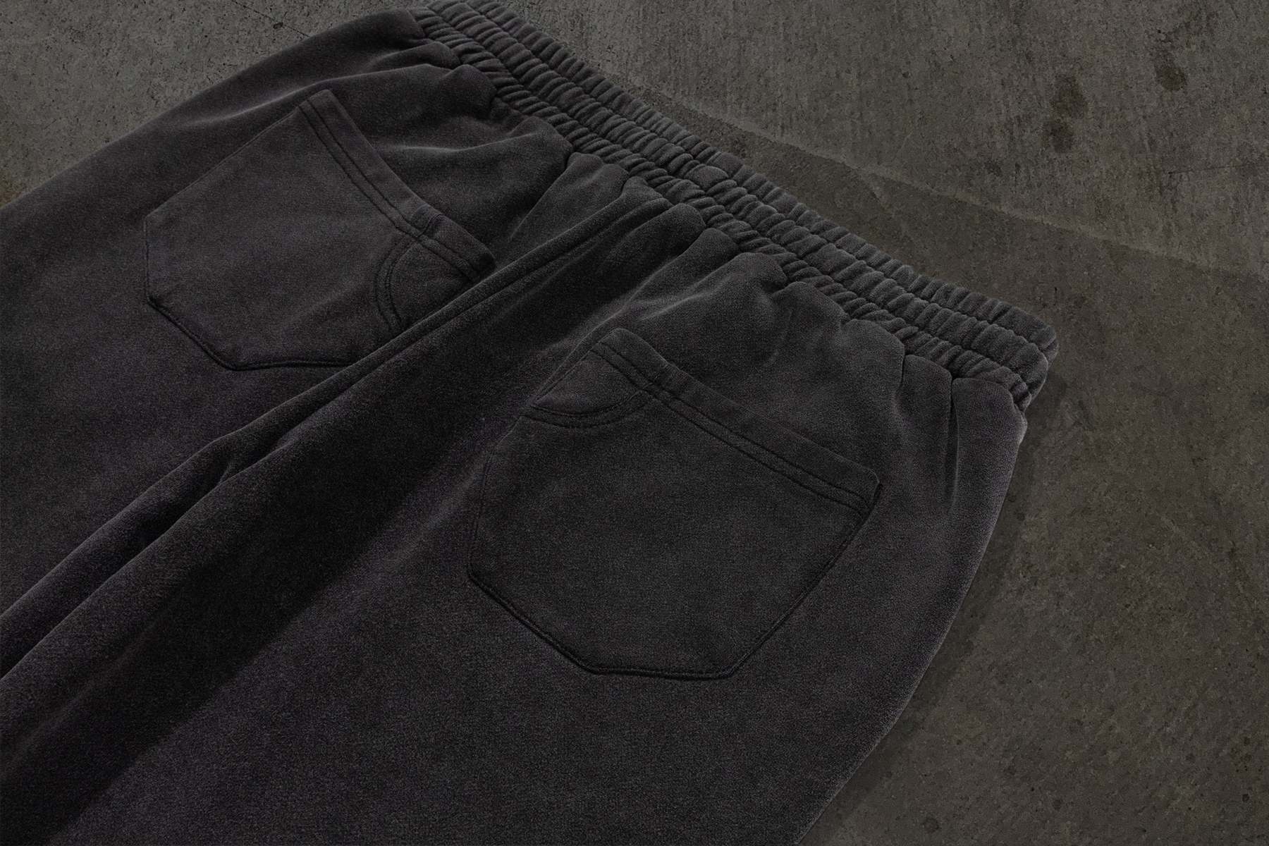 CORVIDITCH POCKET SWEATS (COAL)-IYAMIUIO