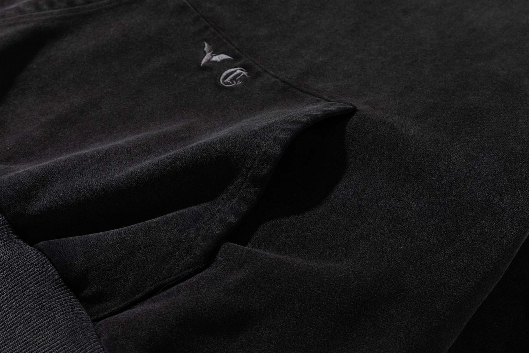 CORVIDITCH TOUR PULLOVER (COAL)-IYAMIUIO