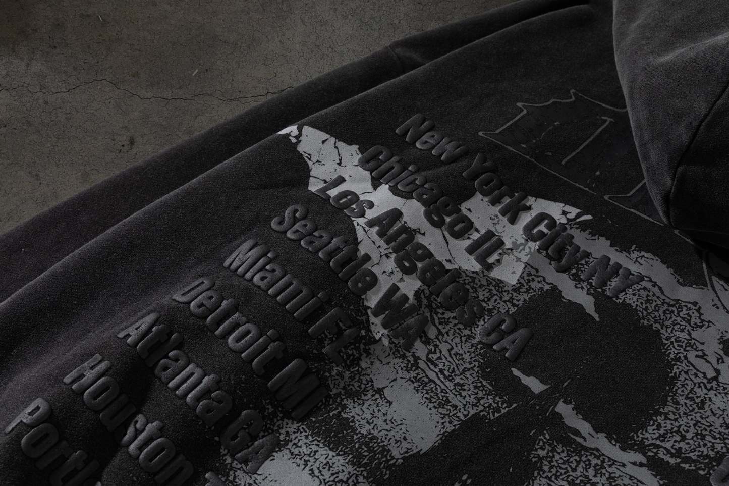 CORVIDITCH TOUR PULLOVER (COAL)-IYAMIUIO