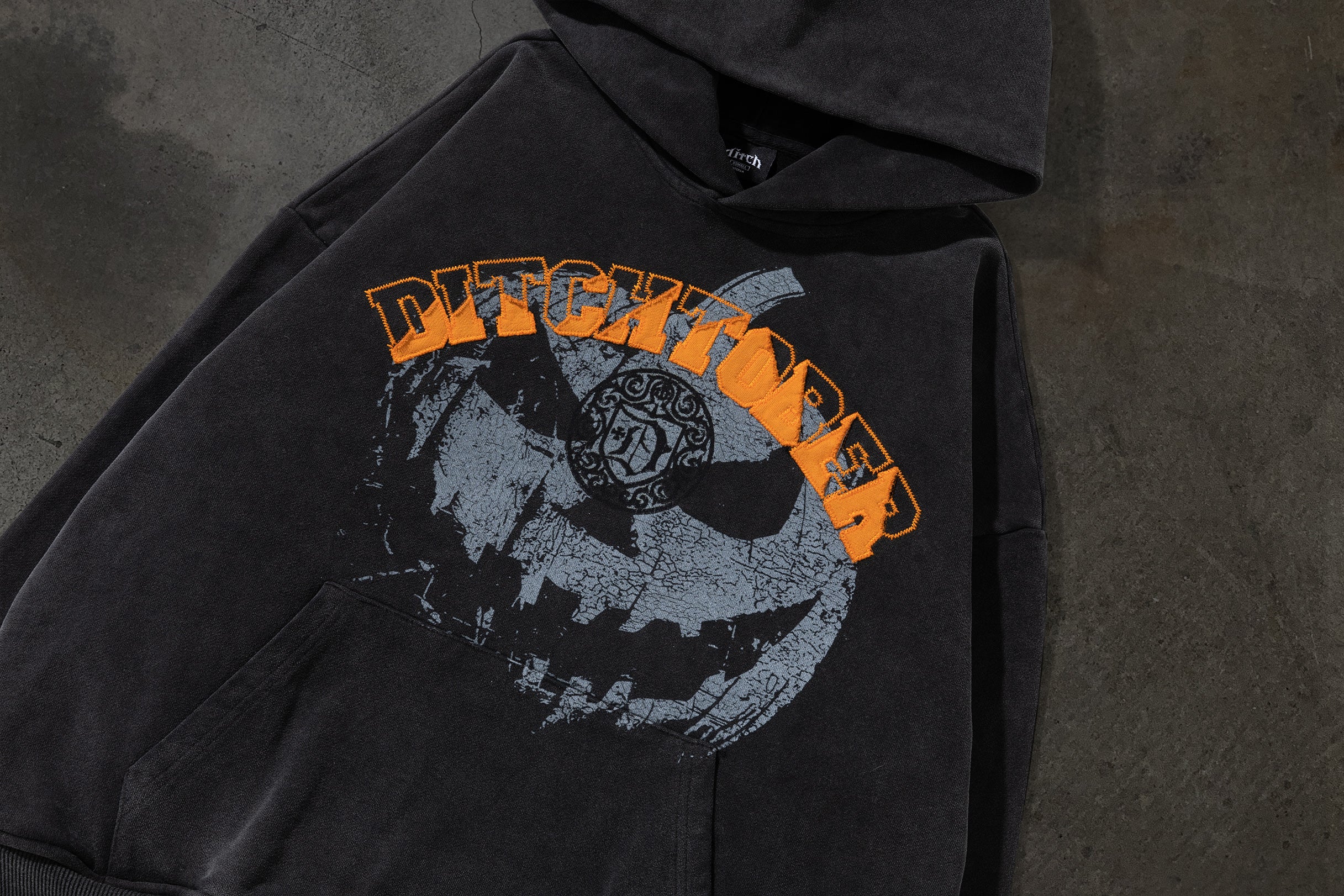 PUMPKIN PATCH PULLOVER (COAL/ORANGE)-IYAMIUIO