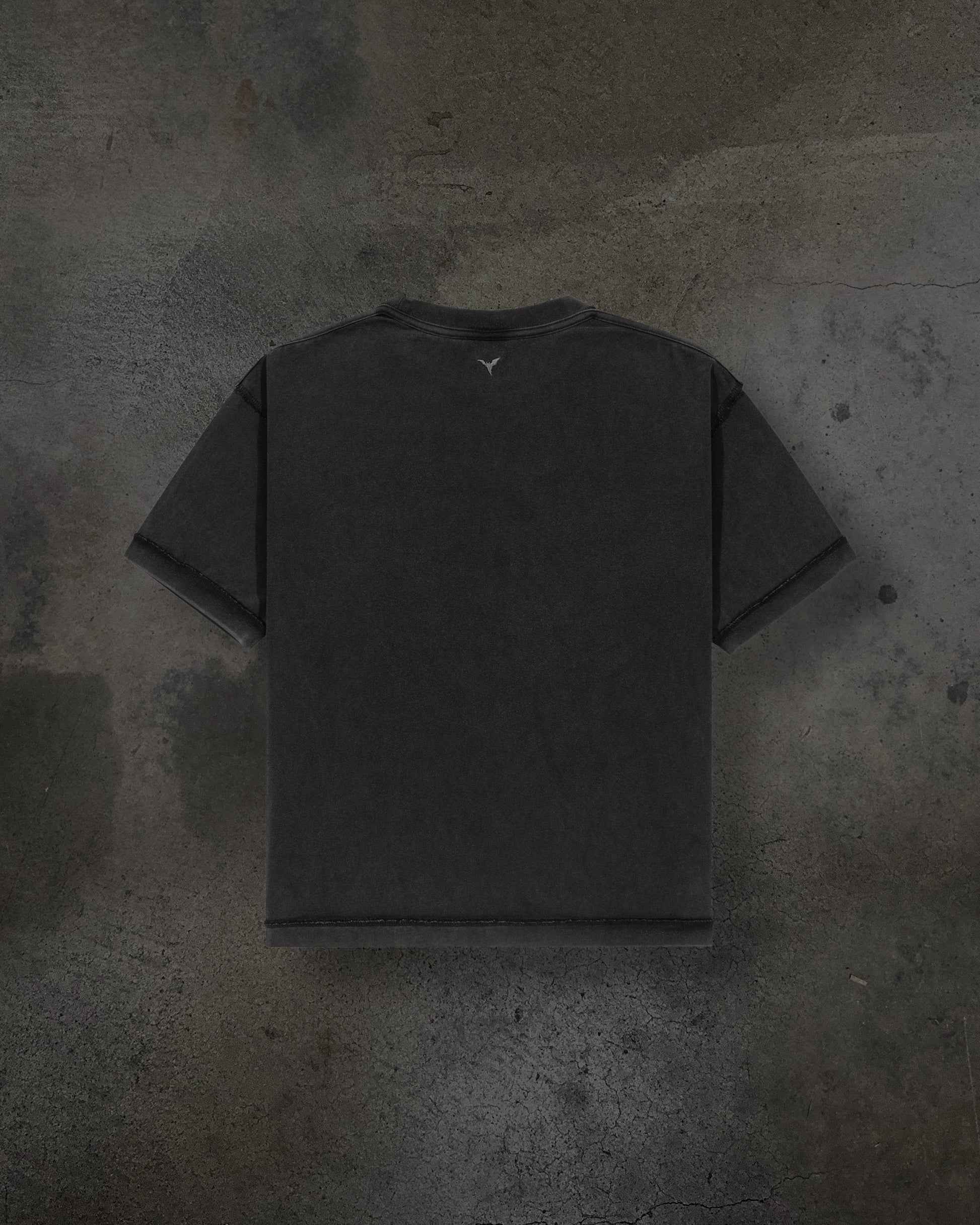 LOGO TEE (MONOCHROME COAL)-IYAMIUIO