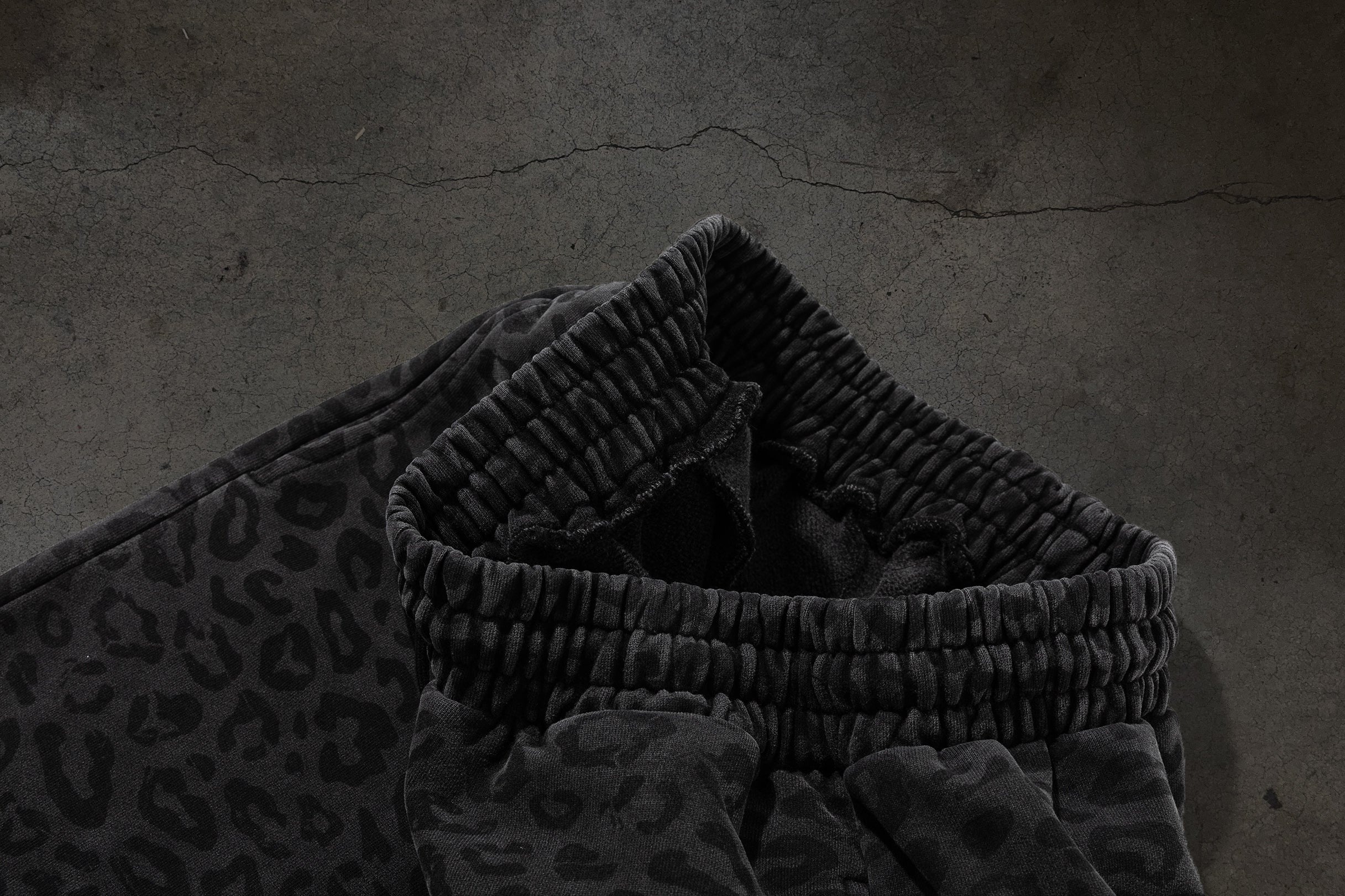 CHEETAH SWEATS (COAL)-IYAMIUIO