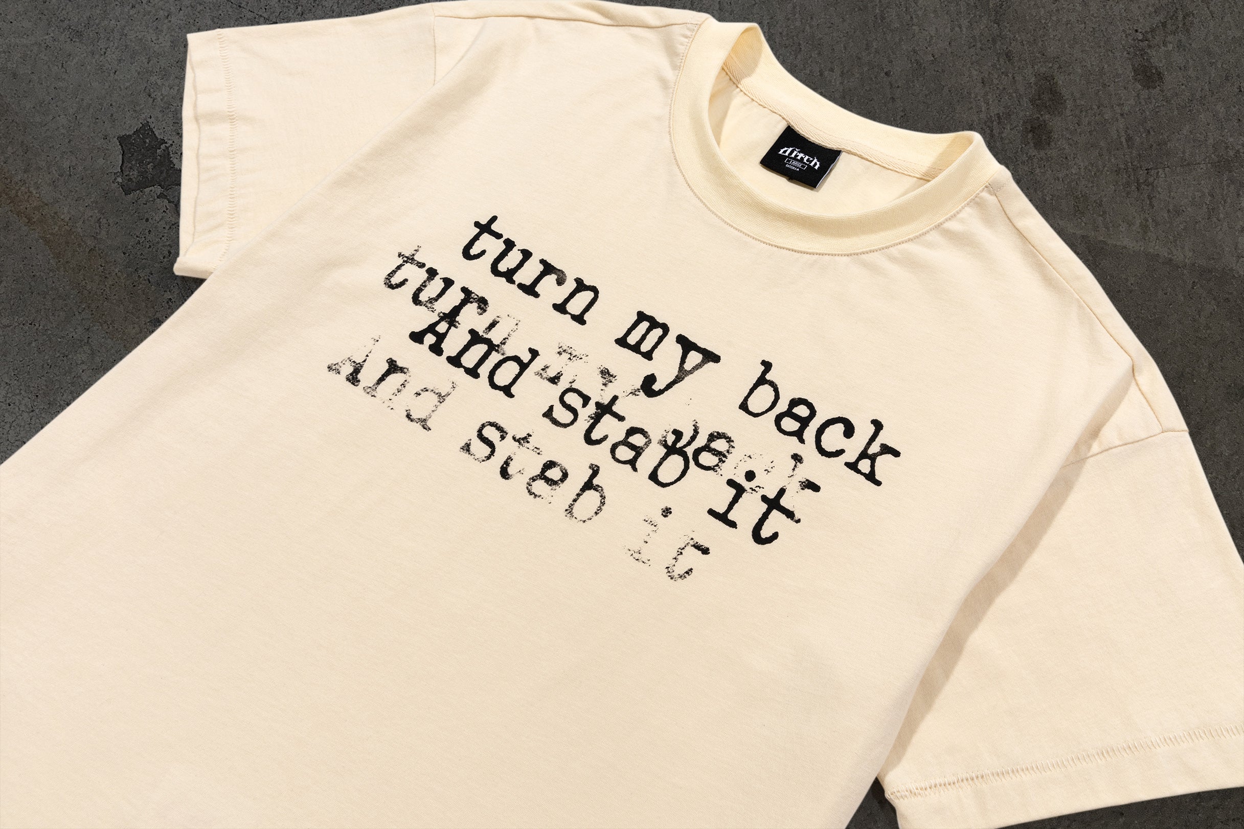 BACKSTAB TEE (CREME)-IYAMIUIO