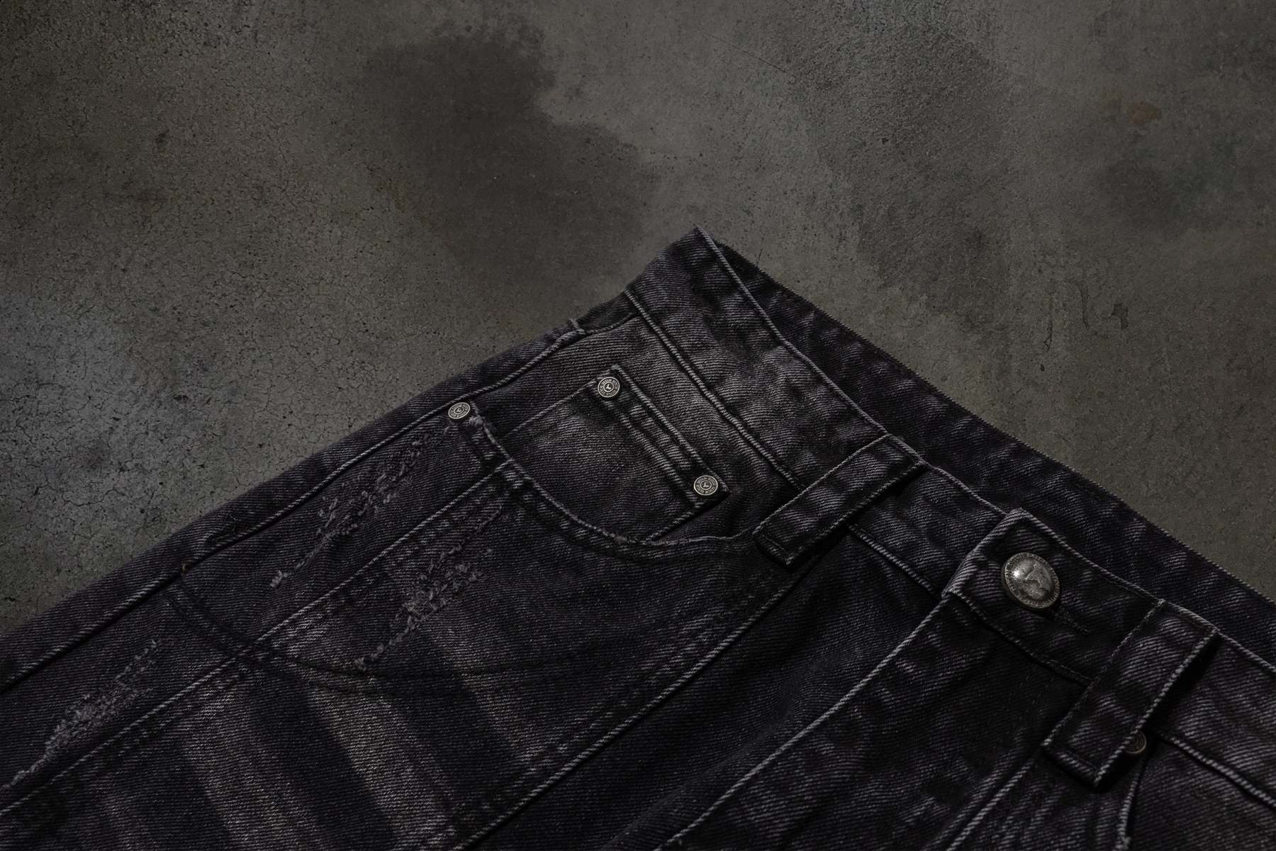 CHEETAH TORN DENIM (COAL)-IYAMIUIO