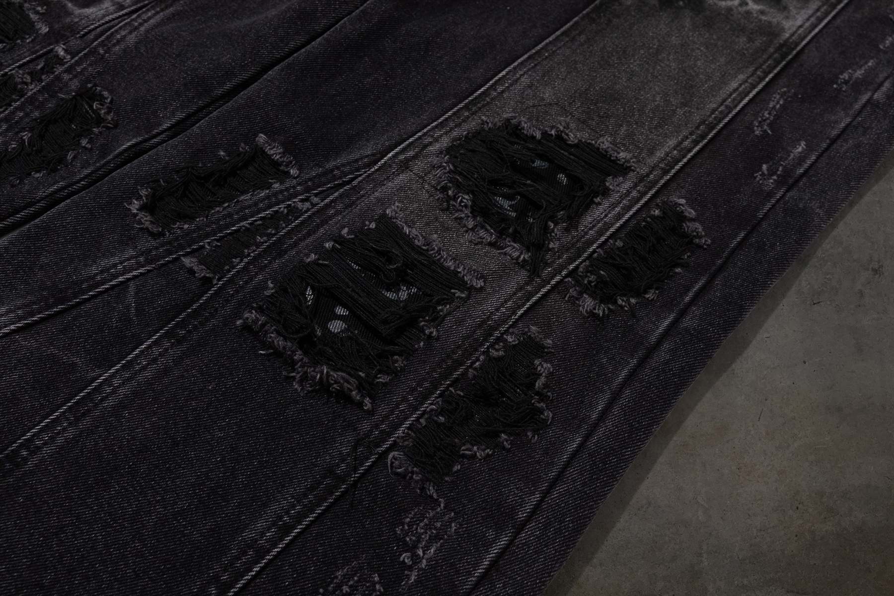 CHEETAH TORN DENIM (COAL)-IYAMIUIO