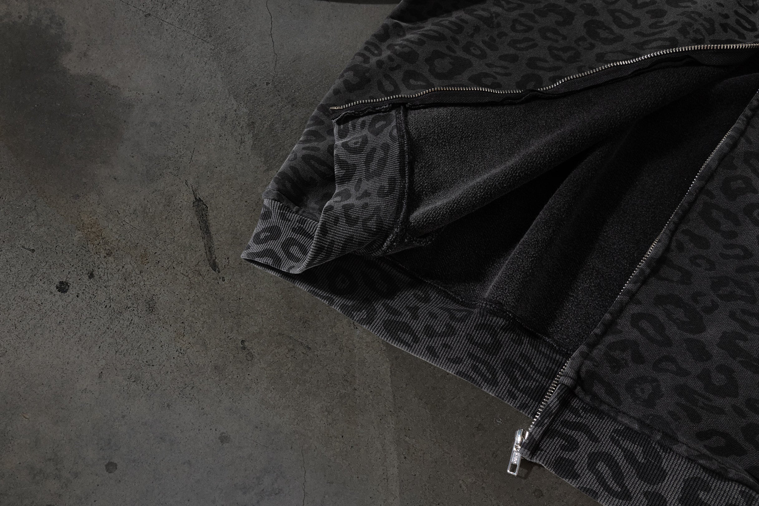 CHEETAH ZIPUP (COAL)-IYAMIUIO