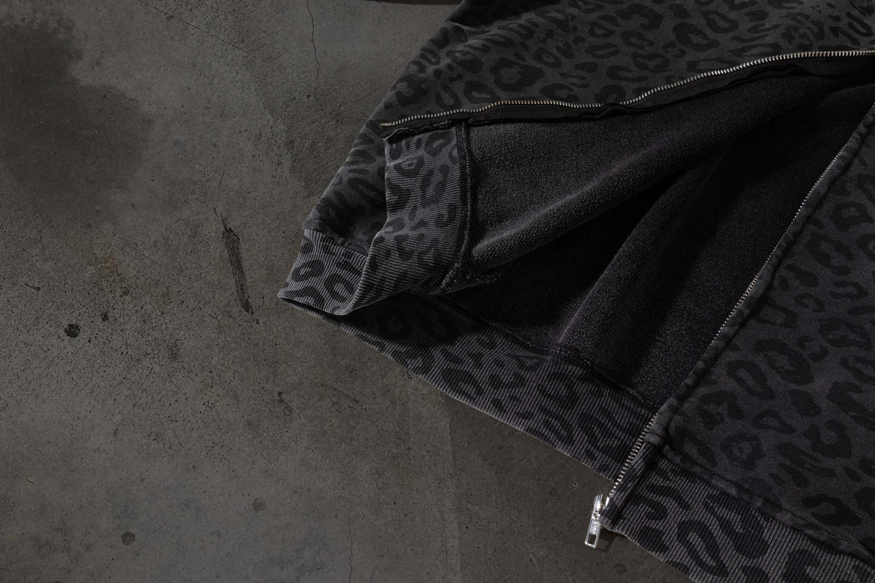 CHEETAH ZIPUP (COAL)-IYAMIUIO