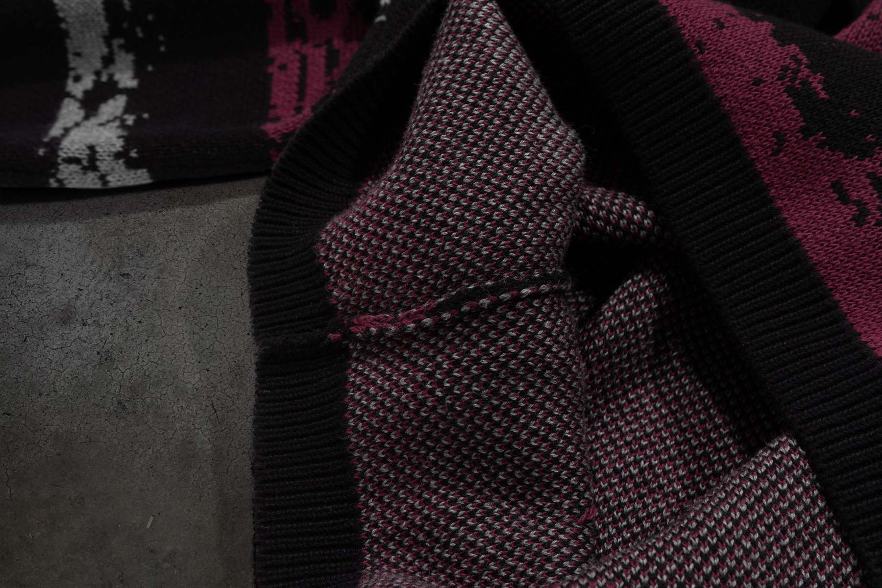 BARBED KNIT SWEATER (RED/BLK)-IYAMIUIO