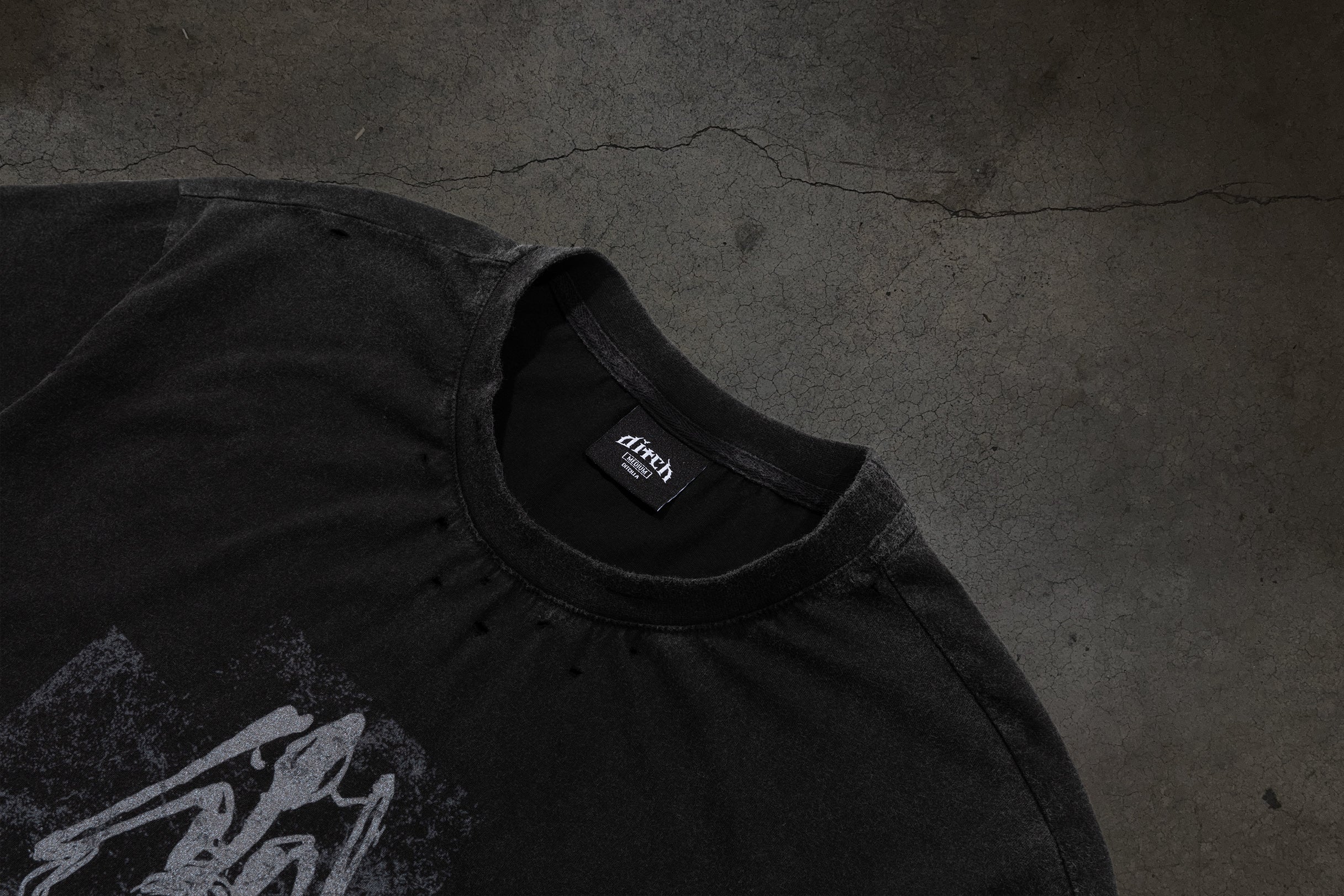 FOSSIL TEE (COAL)-IYAMIUIO