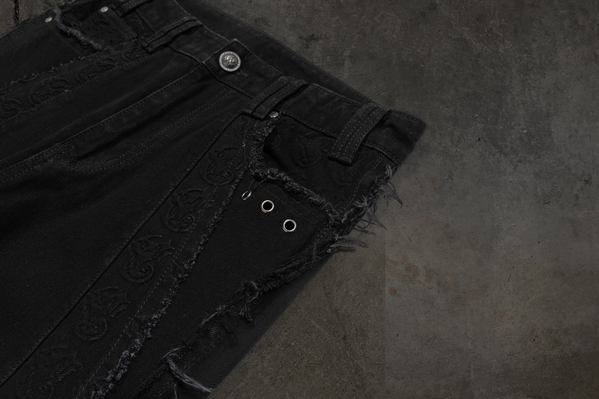 CORVIDITCH EMBOSSED DENIM (NOIR)-IYAMIUIO