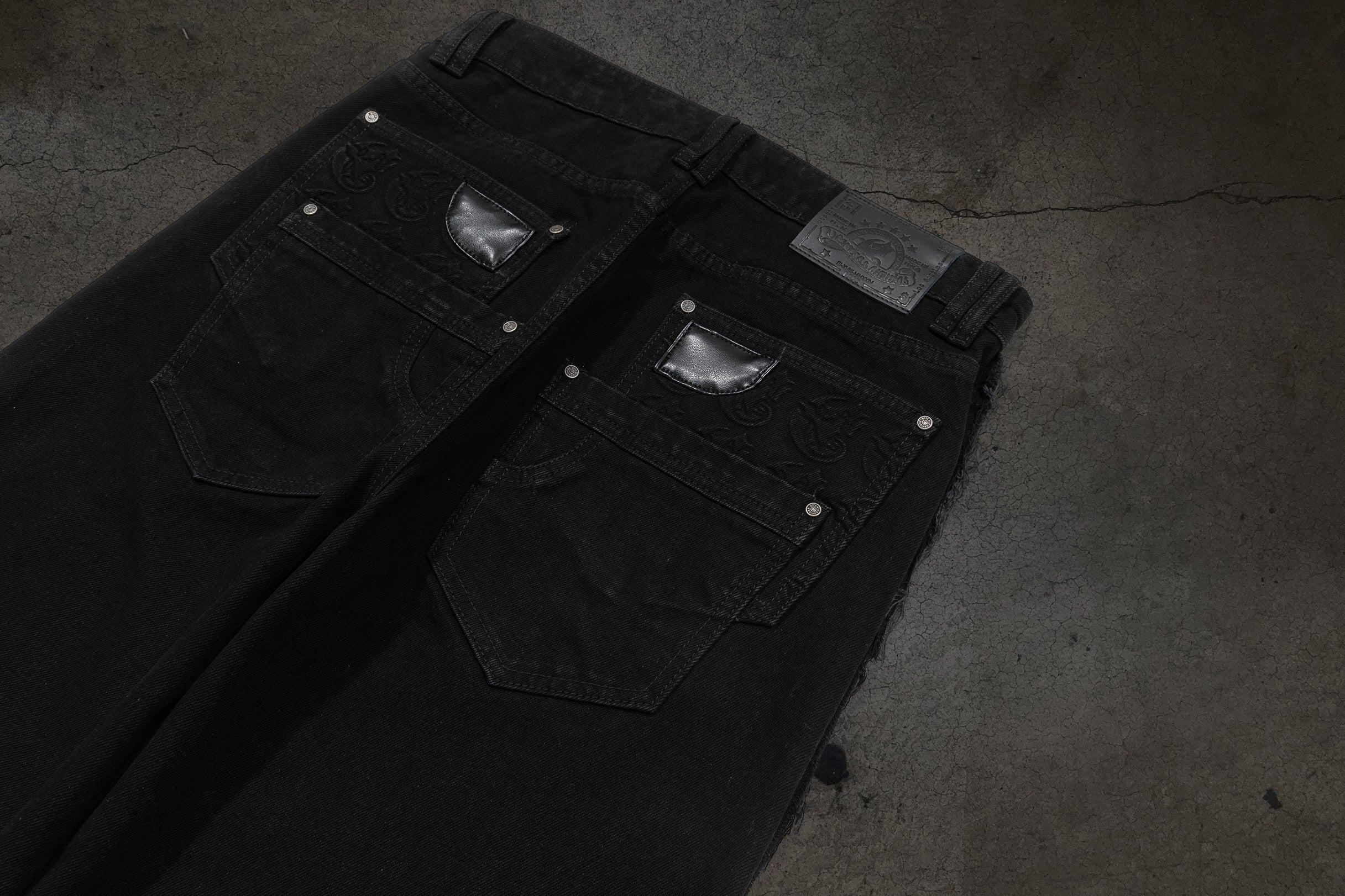 CORVIDITCH EMBOSSED DENIM (NOIR)-IYAMIUIO