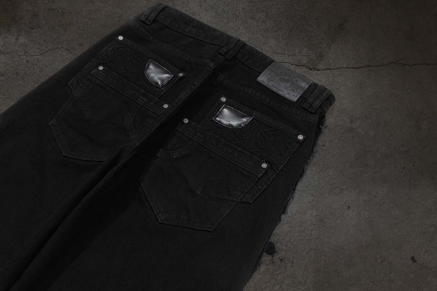 CORVIDITCH EMBOSSED DENIM (NOIR)-IYAMIUIO