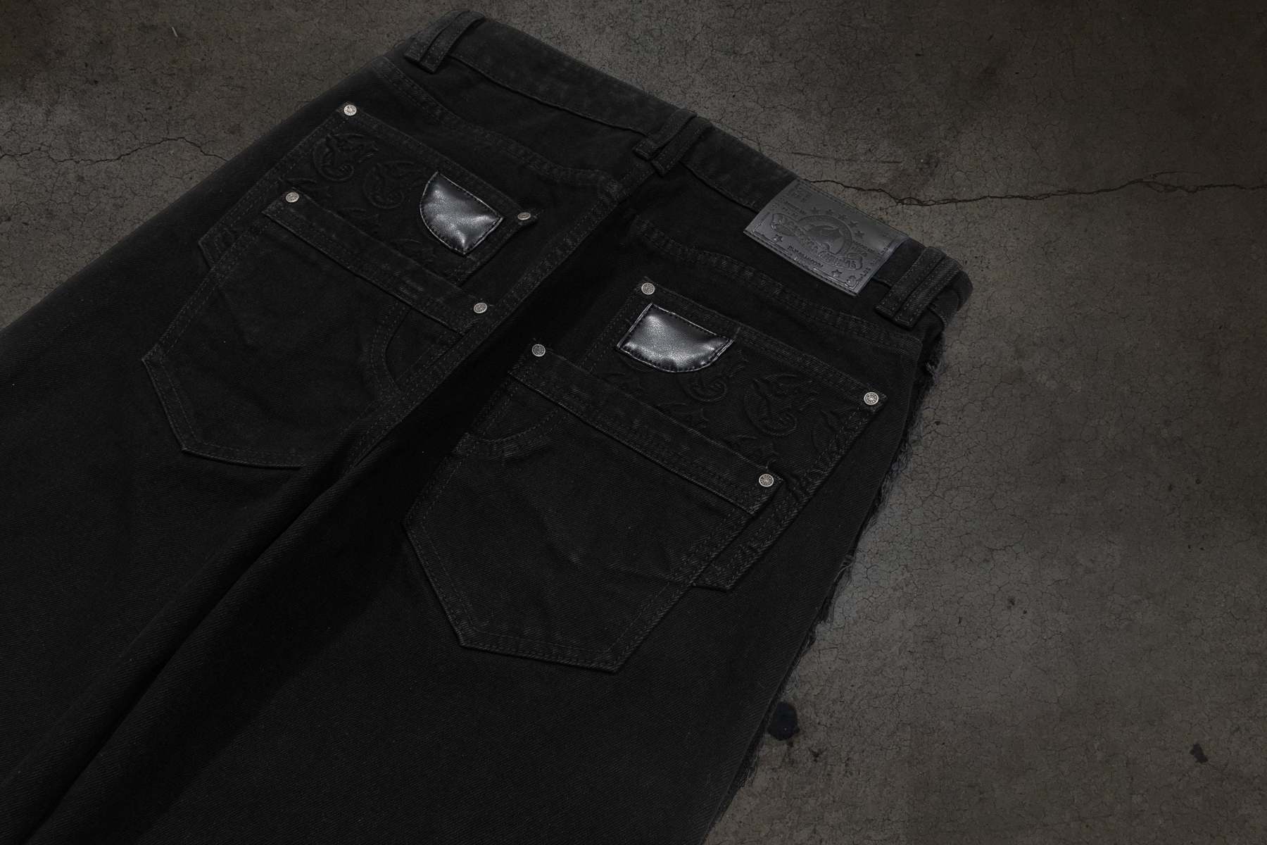CORVIDITCH EMBOSSED DENIM (NOIR)-IYAMIUIO