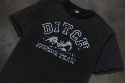 DIGGING TEAM TEE (COAL)-IYAMIUIO