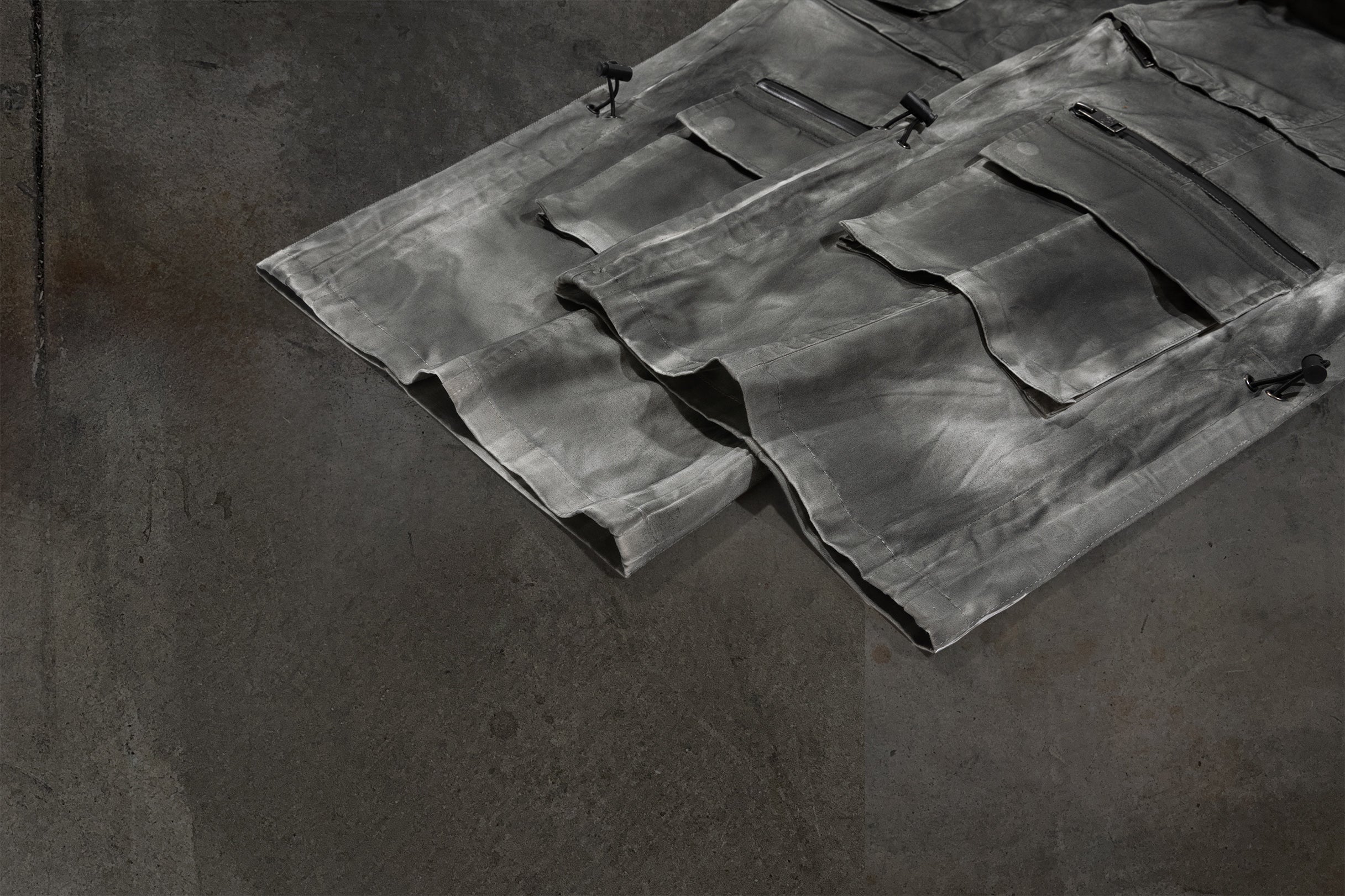 CORVIDITCH CONVERTIBLE CARGO PANTS (GREY)-IYAMIUIO