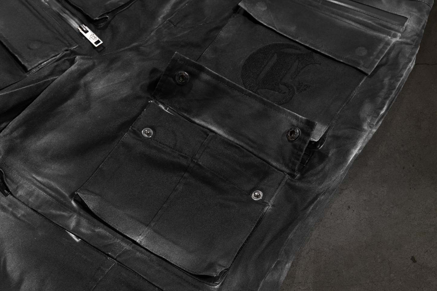 CORVIDITCH CONVERTIBLE CARGO PANTS (COAL)-IYAMIUIO