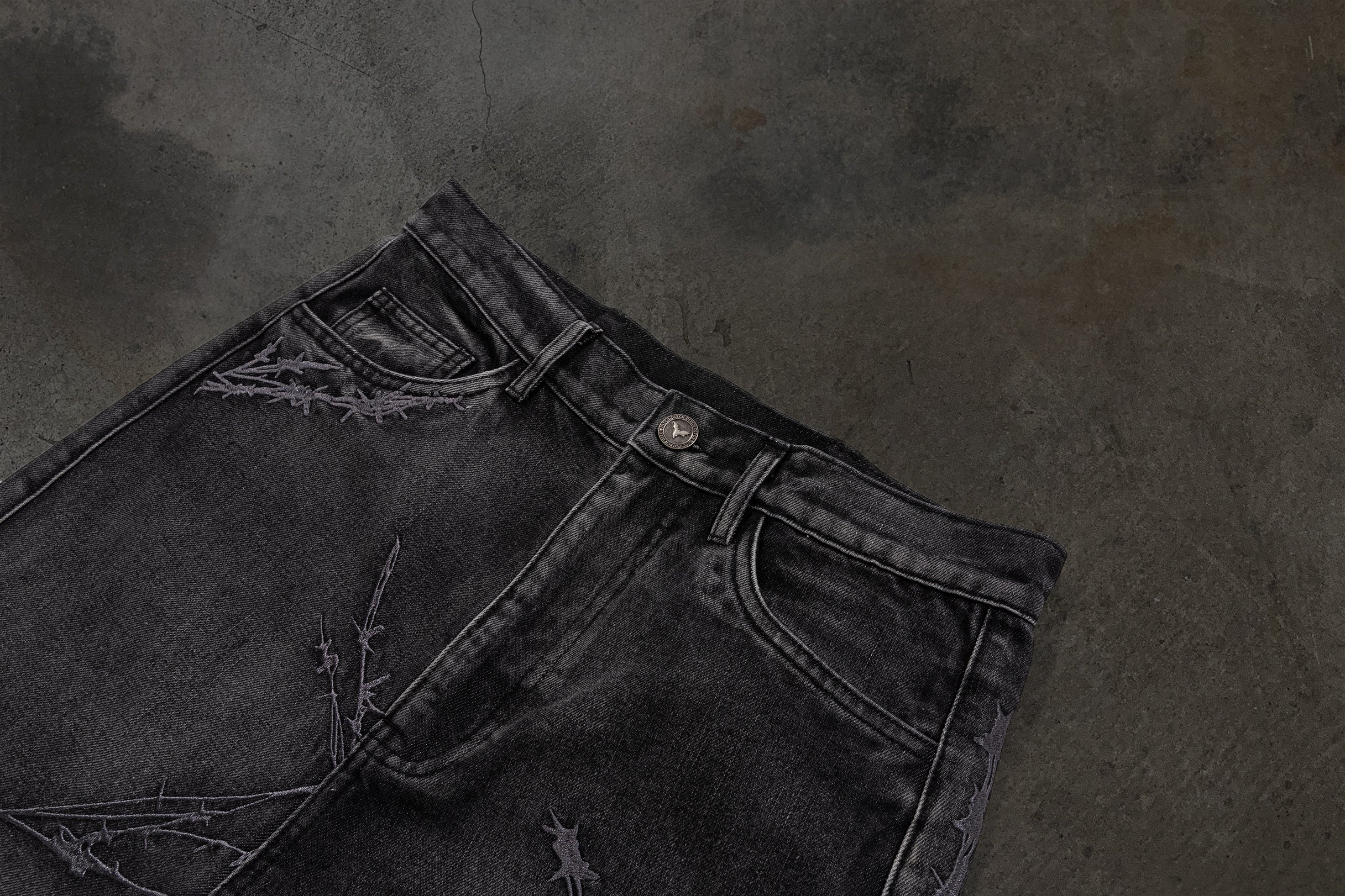 BARBED WIRE JORTS (COAL)-IYAMIUIO