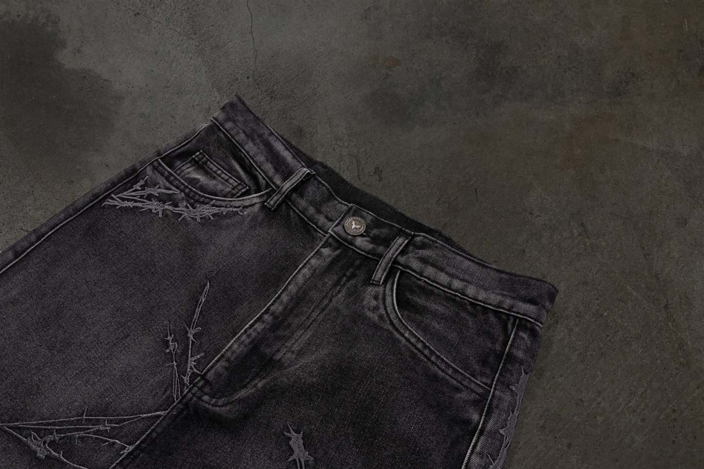 BARBED WIRE JORTS (COAL)-IYAMIUIO