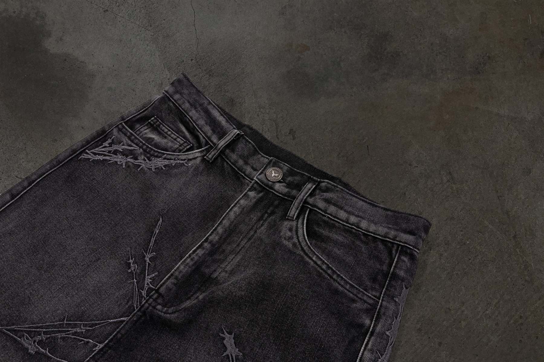 BARBED WIRE JORTS (COAL)-IYAMIUIO