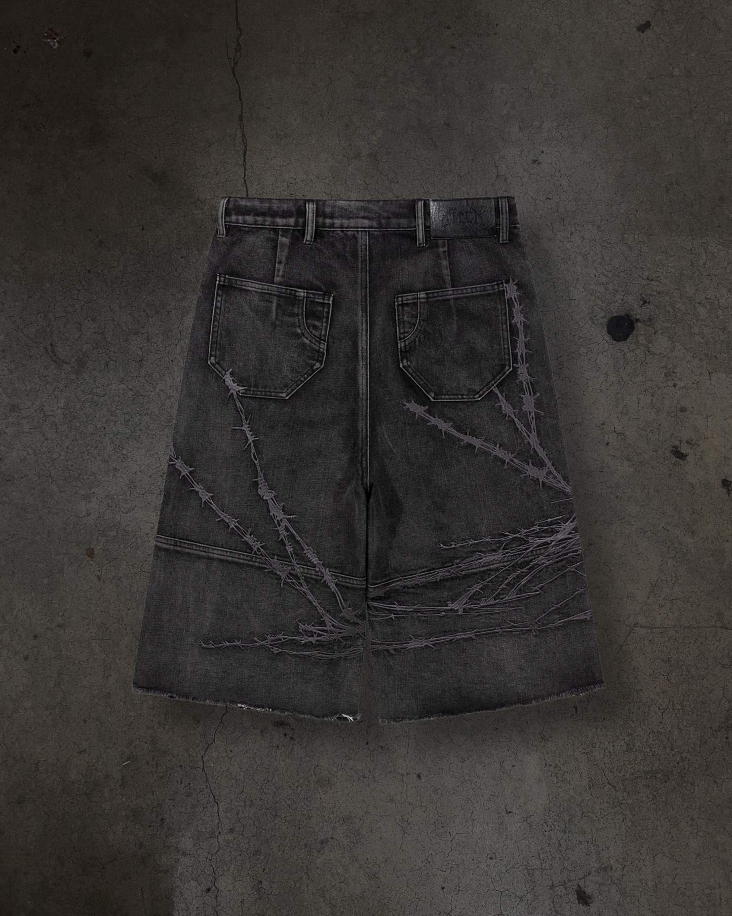 BARBED WIRE JORTS (COAL)-IYAMIUIO