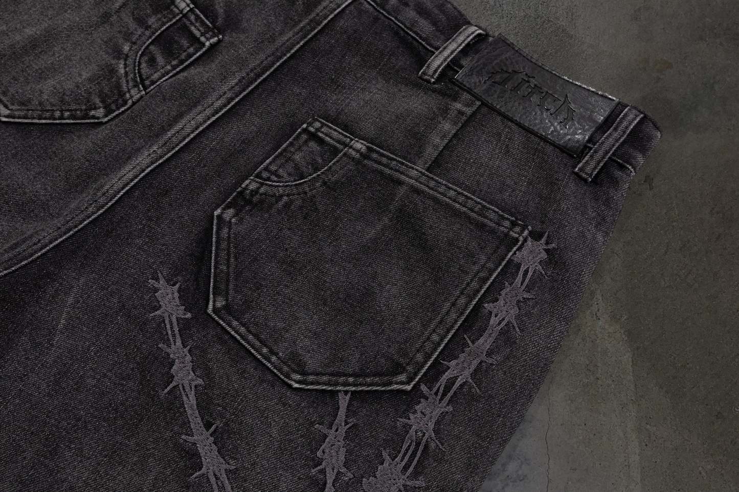 BARBED WIRE JORTS (COAL)-IYAMIUIO