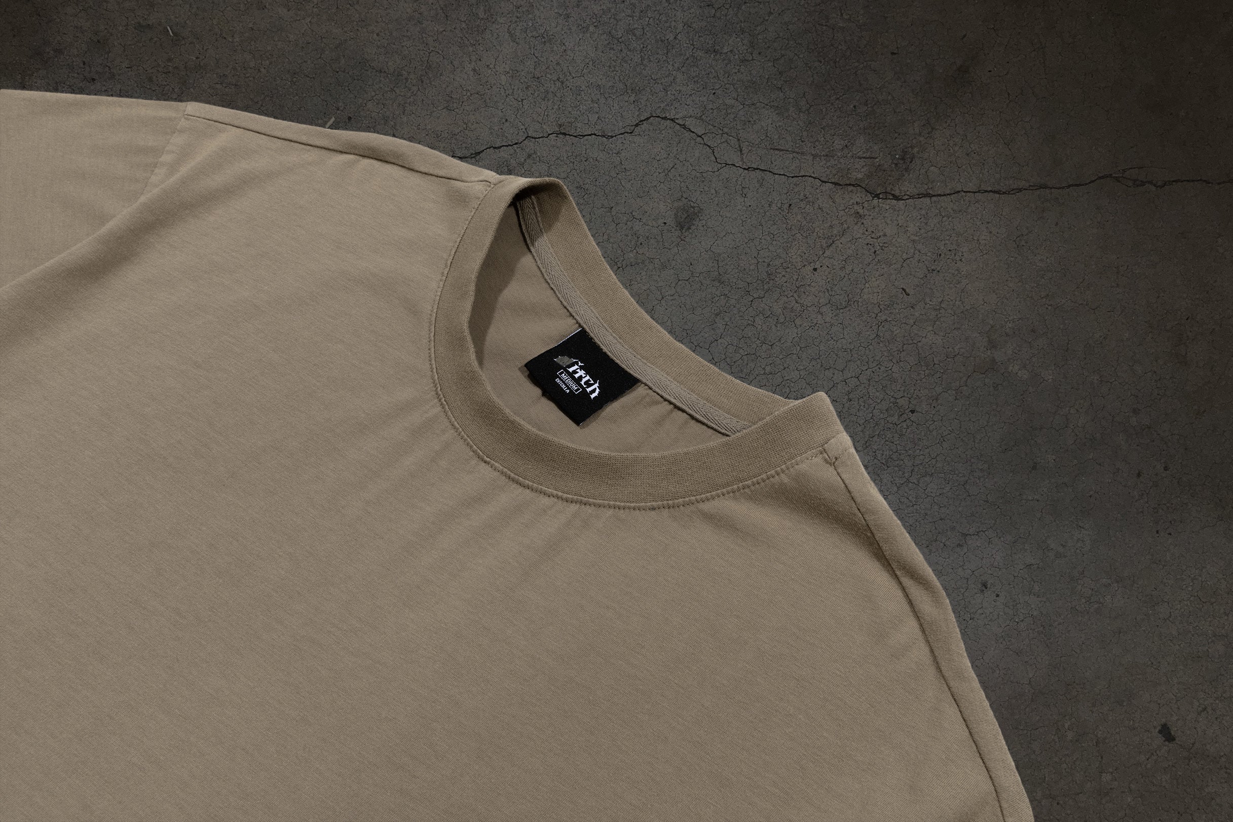 CROPPED BLANK TEE (CAMEL)-IYAMIUIO