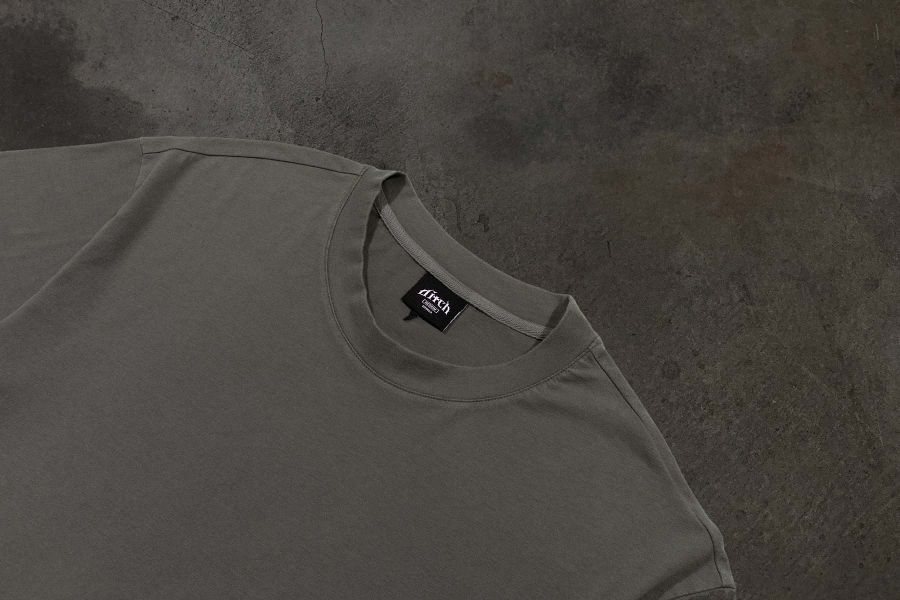 CROPPED BLANK TEE (CEMENT)-IYAMIUIO