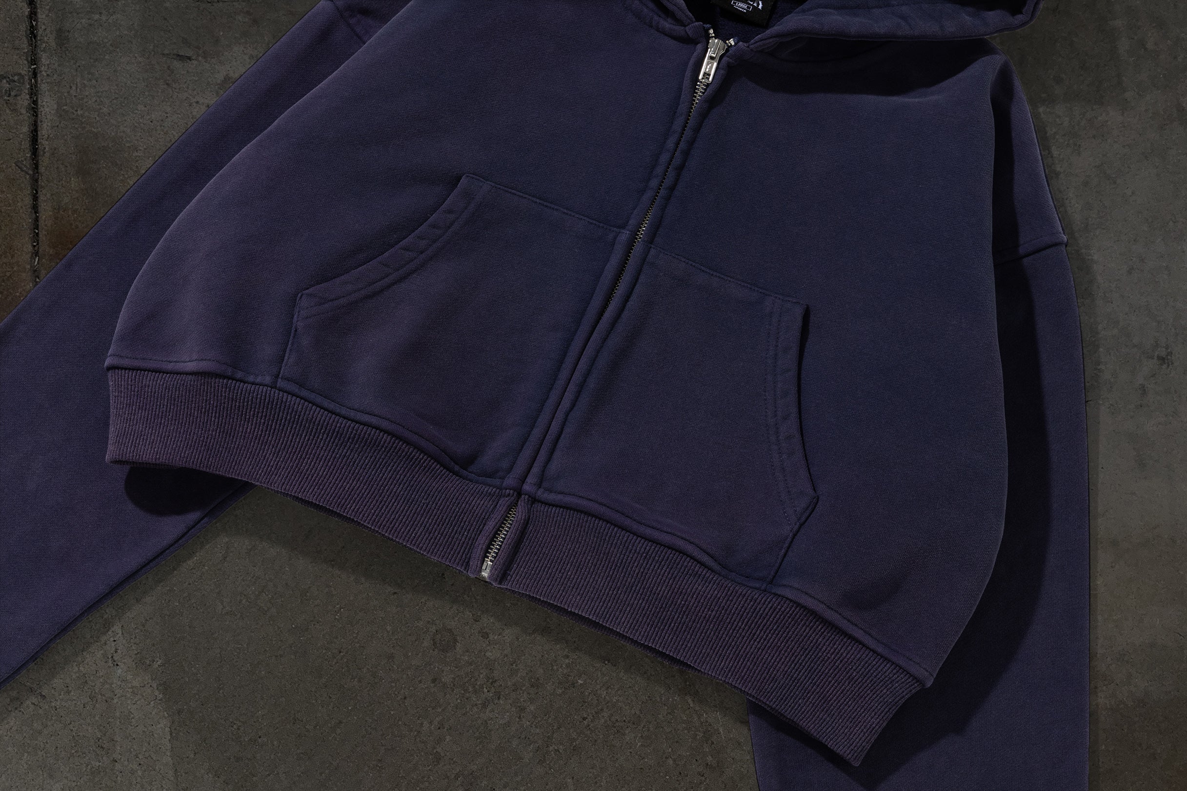 WOMENS CROPPED ZIP (NAVY)-IYAMIUIO