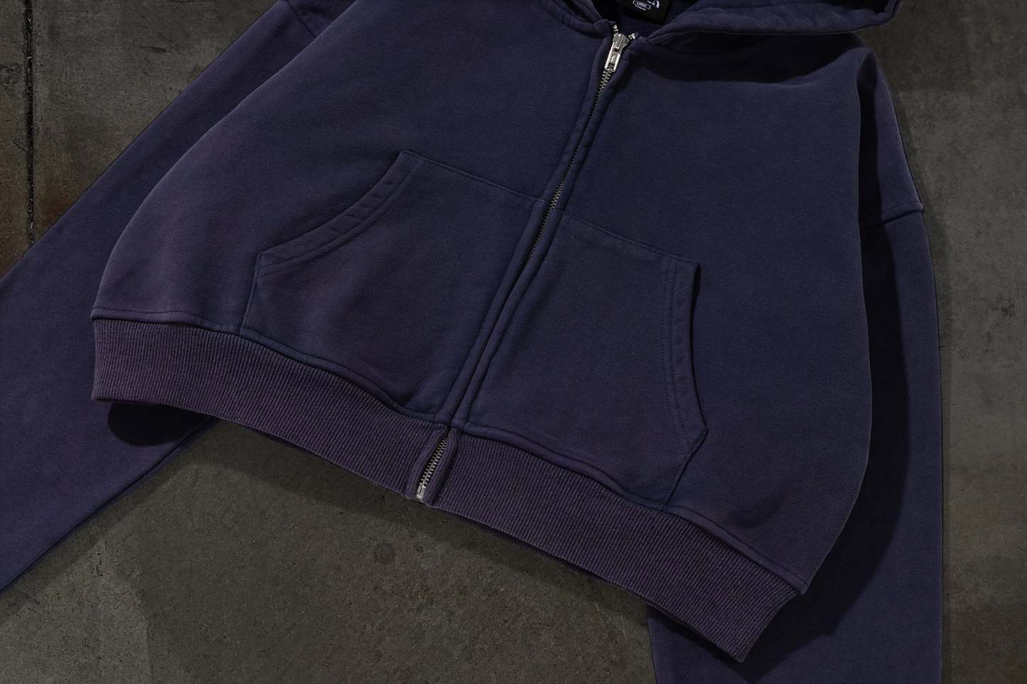 WOMENS CROPPED ZIP (NAVY)-IYAMIUIO