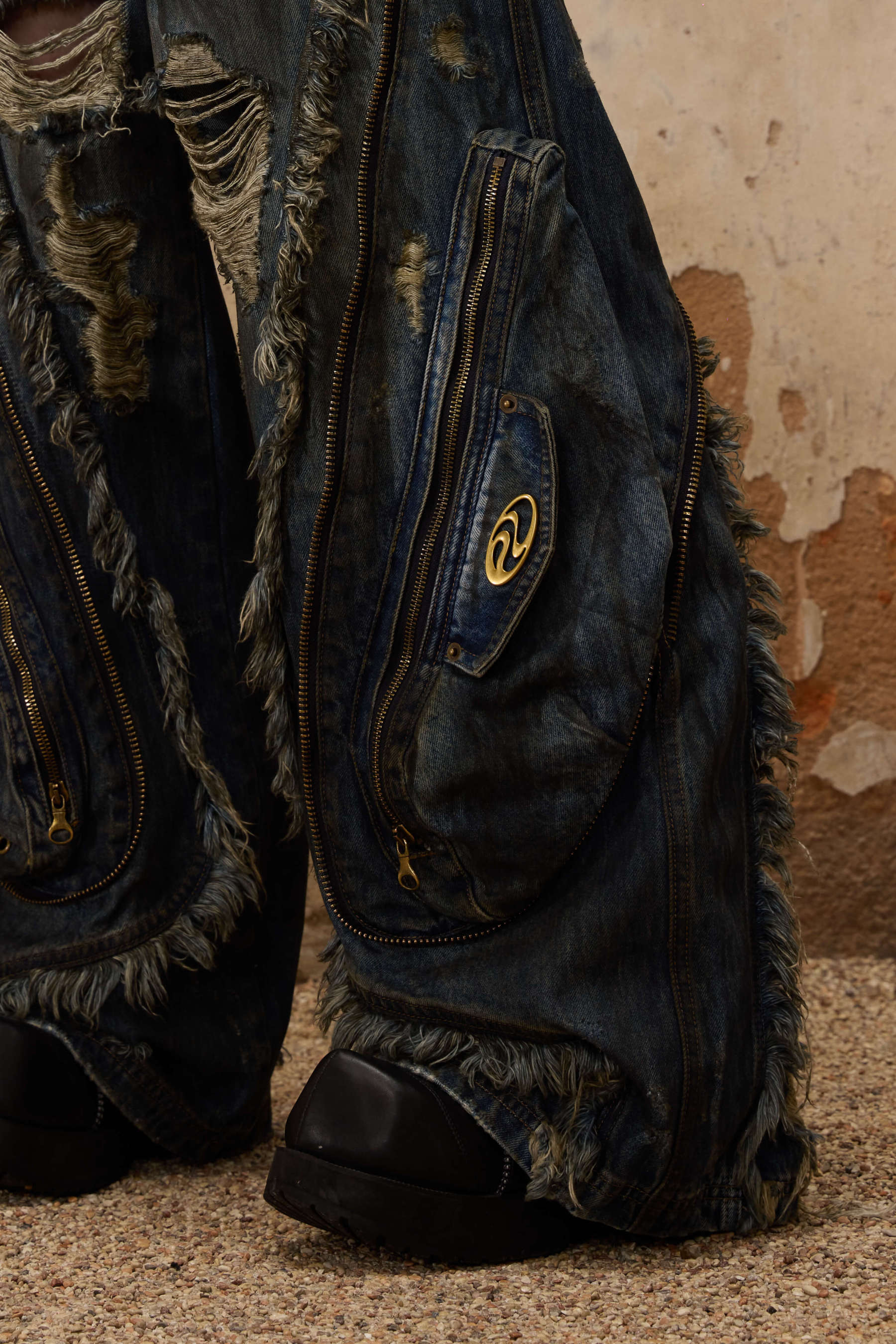 Personsoul Aliens Dirty Ripped Denim Jeans-IYAMIUIO