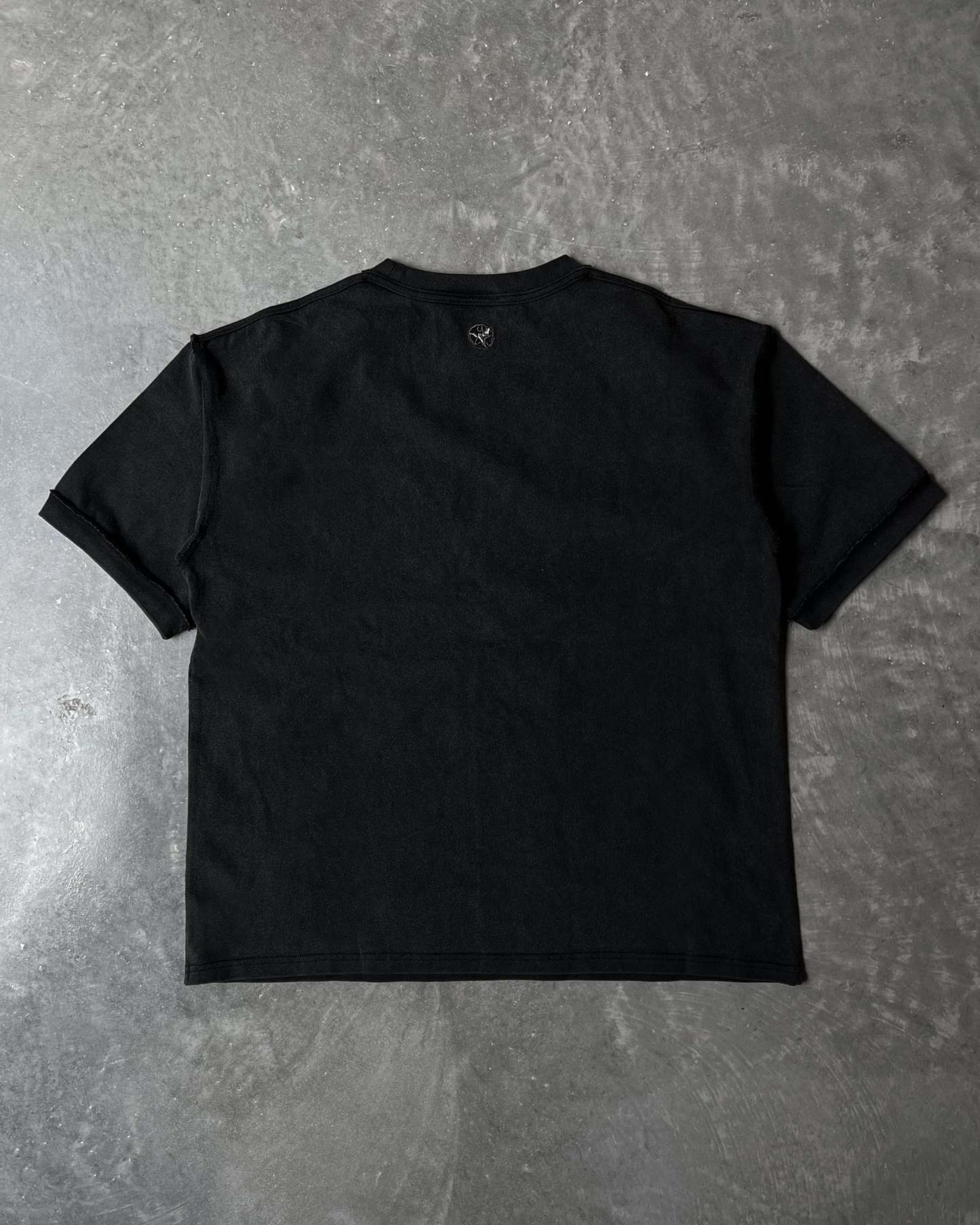 DISTRESSED TEE (COAL)-IYAMIUIO