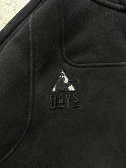 "DAYS" Hoodie Black-IYAMIUIO