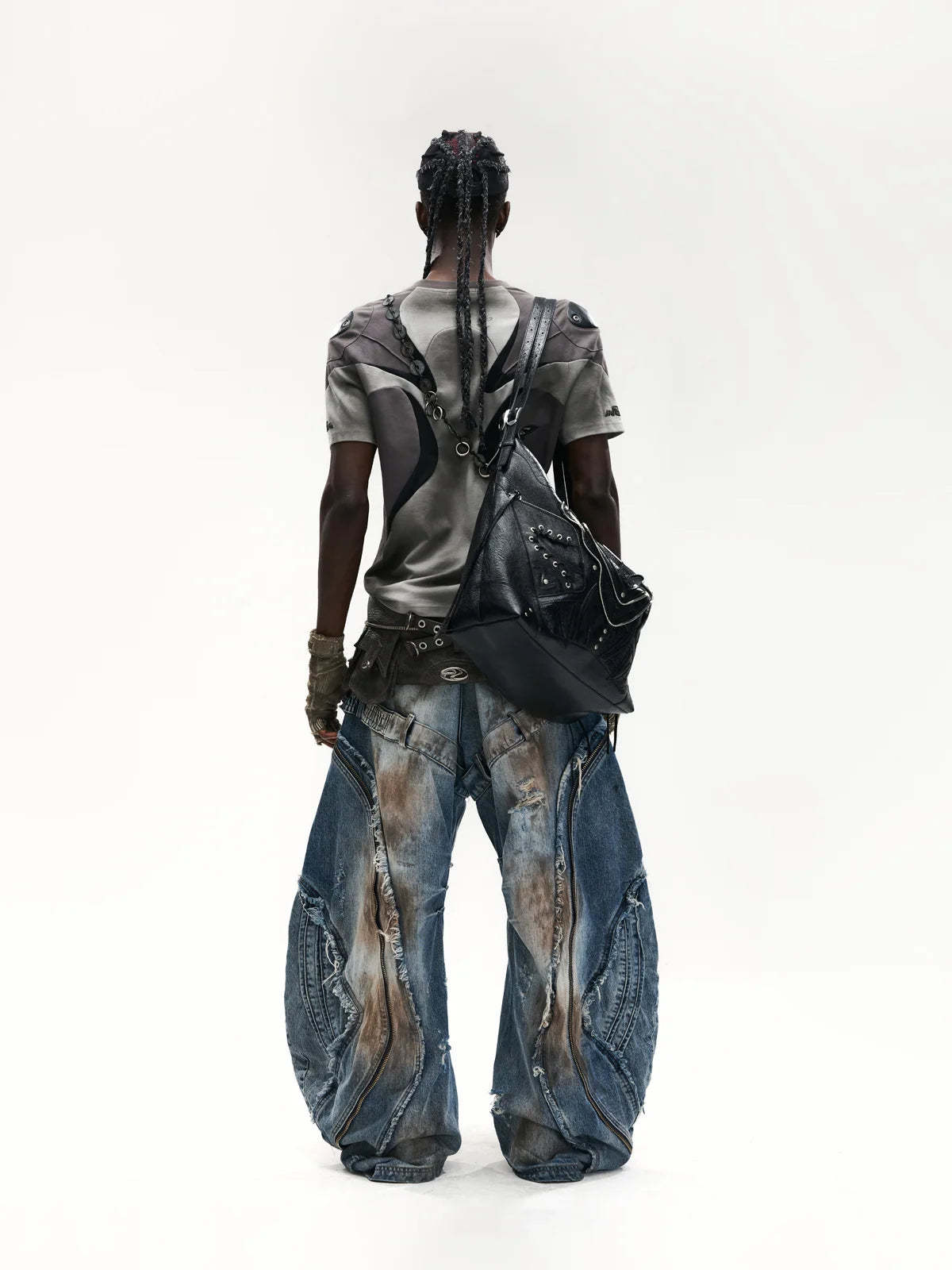 Curved Blade Pleated Jeans with Distressed Wash-IYAMIUIO