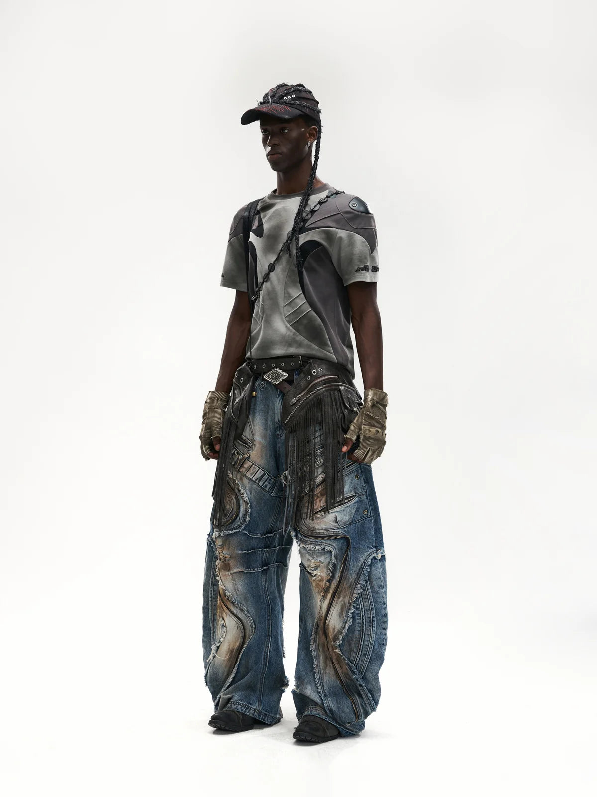 Curved Blade Pleated Jeans with Distressed Wash-IYAMIUIO