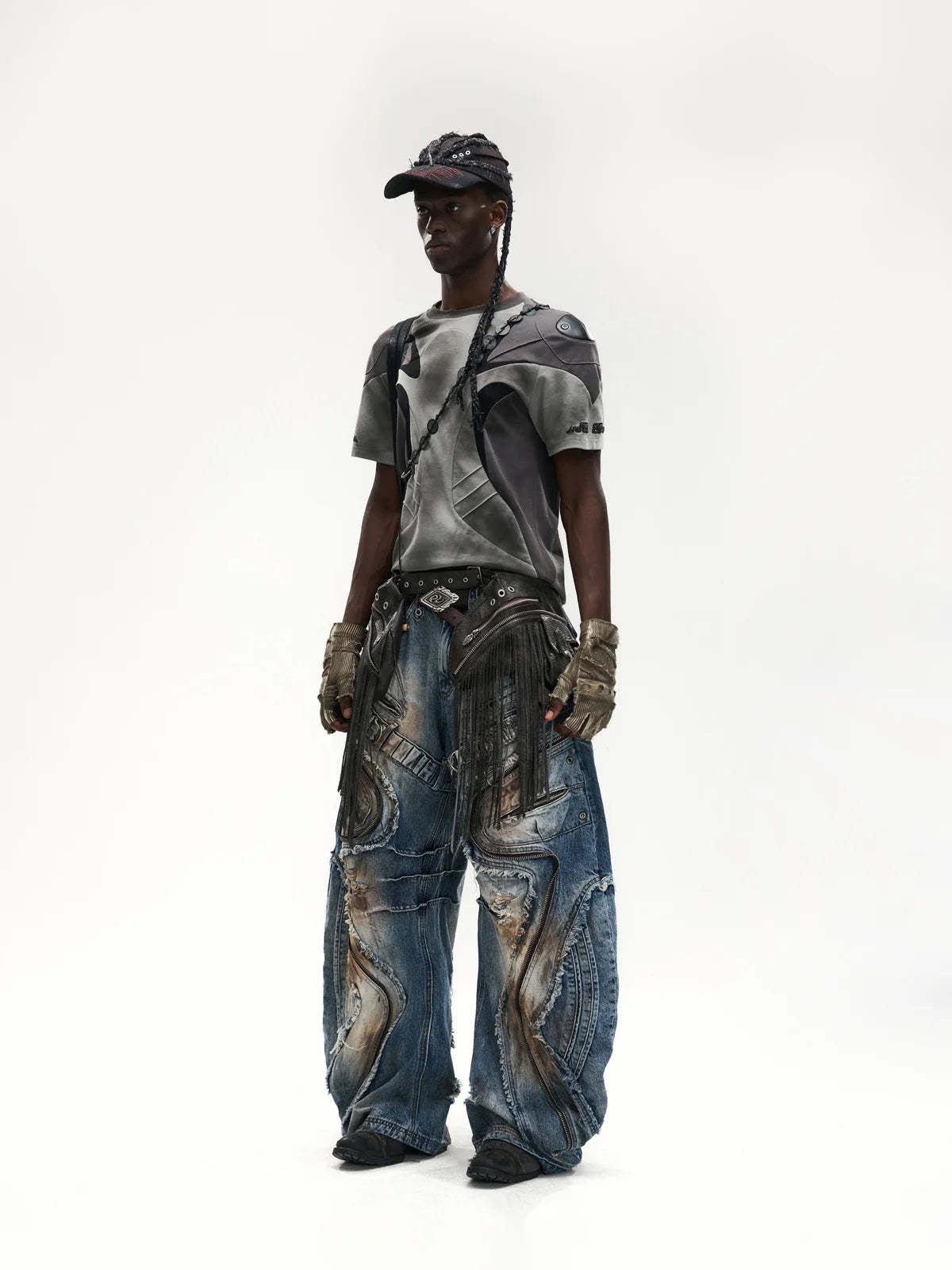 Curved Blade Pleated Jeans with Distressed Wash-IYAMIUIO