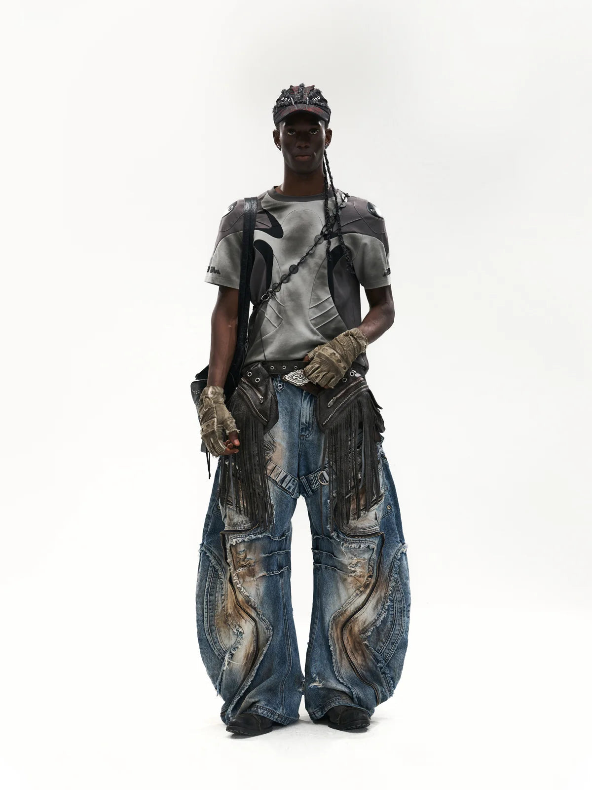 Curved Blade Pleated Jeans with Distressed Wash-IYAMIUIO