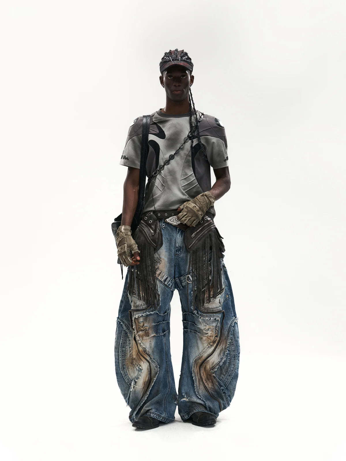 Curved Blade Pleated Jeans with Distressed Wash-IYAMIUIO