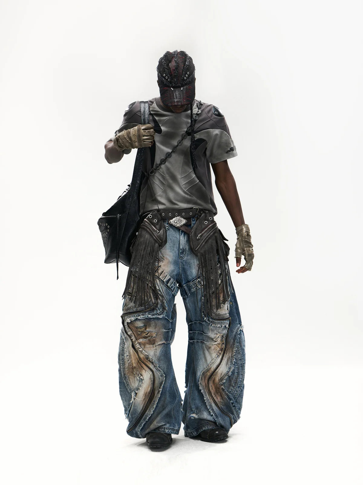 Curved Blade Pleated Jeans with Distressed Wash-IYAMIUIO