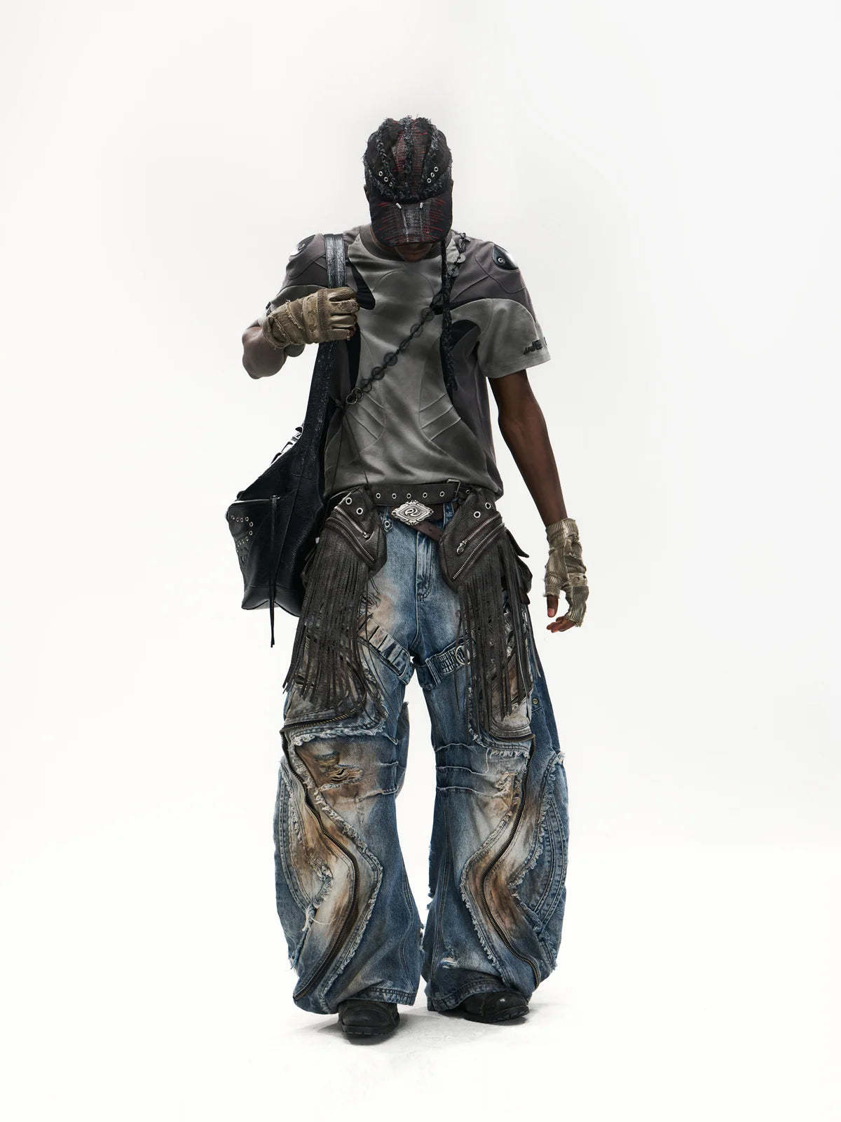 Curved Blade Pleated Jeans with Distressed Wash-IYAMIUIO