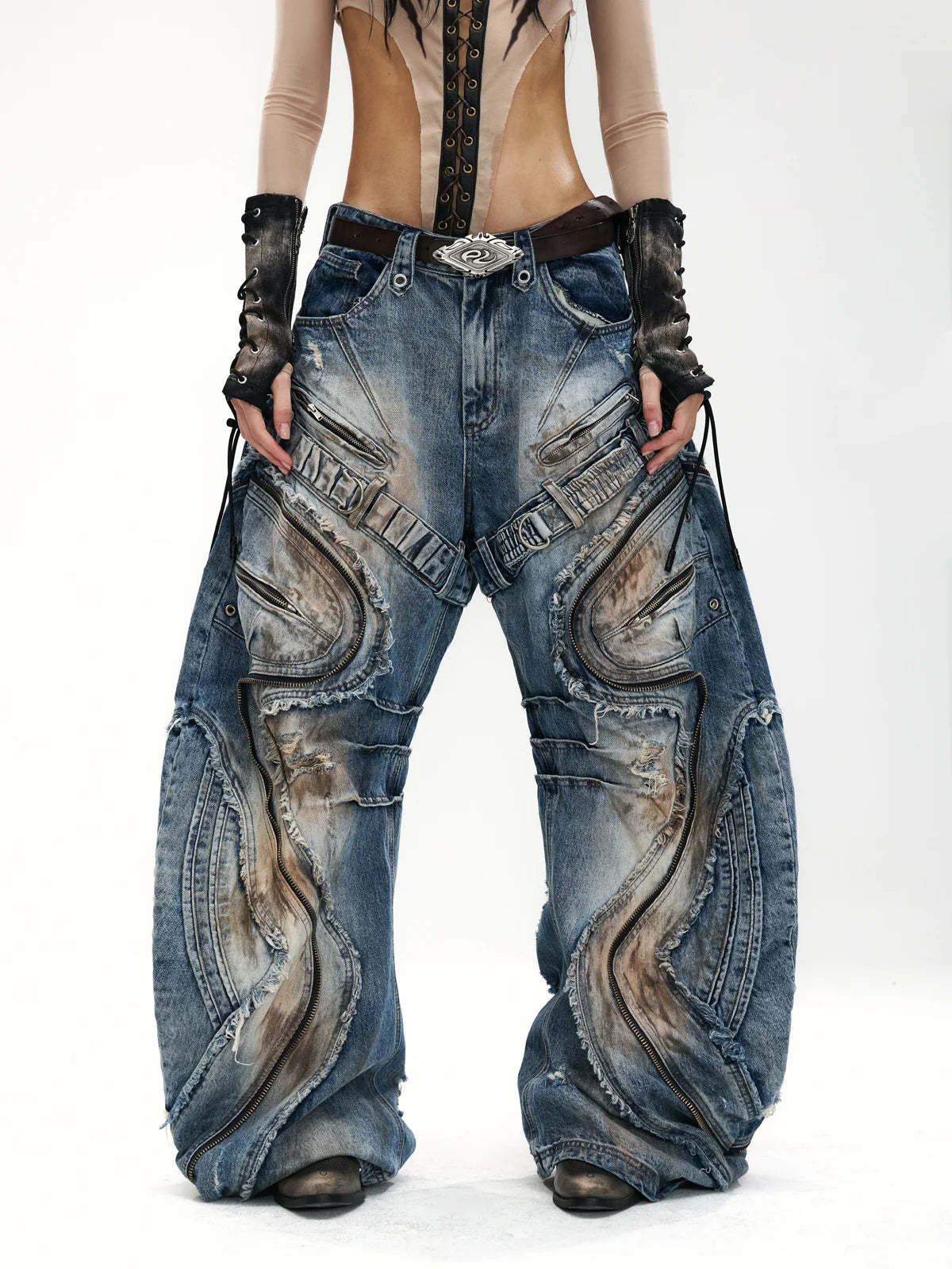 Curved Blade Pleated Jeans with Distressed Wash-IYAMIUIO