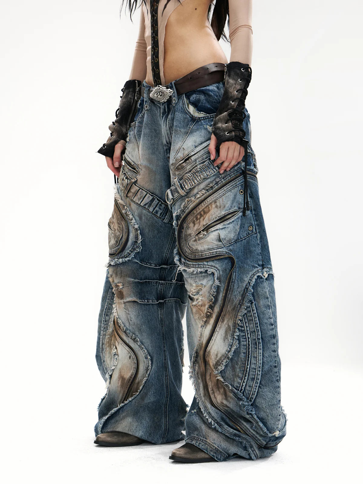 Curved Blade Pleated Jeans with Distressed Wash-IYAMIUIO