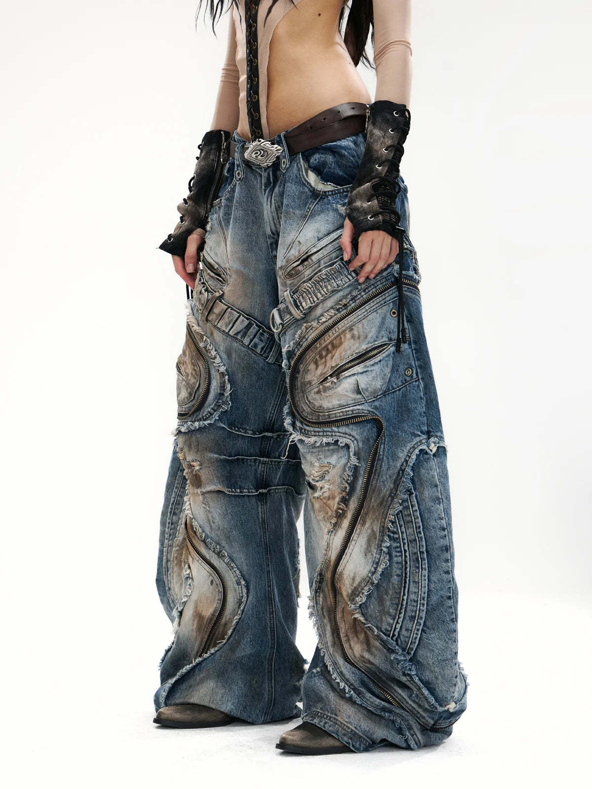 Curved Blade Pleated Jeans with Distressed Wash-IYAMIUIO