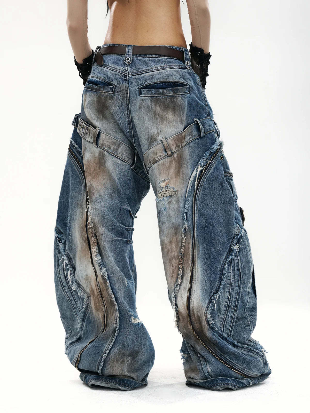 Curved Blade Pleated Jeans with Distressed Wash-IYAMIUIO