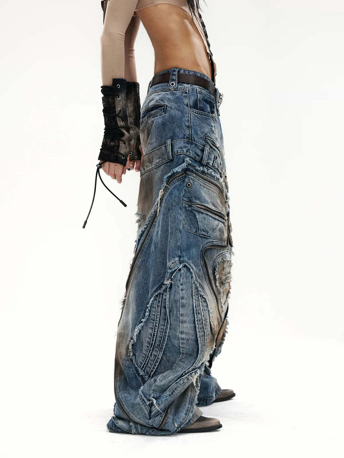 Curved Blade Pleated Jeans with Distressed Wash-IYAMIUIO
