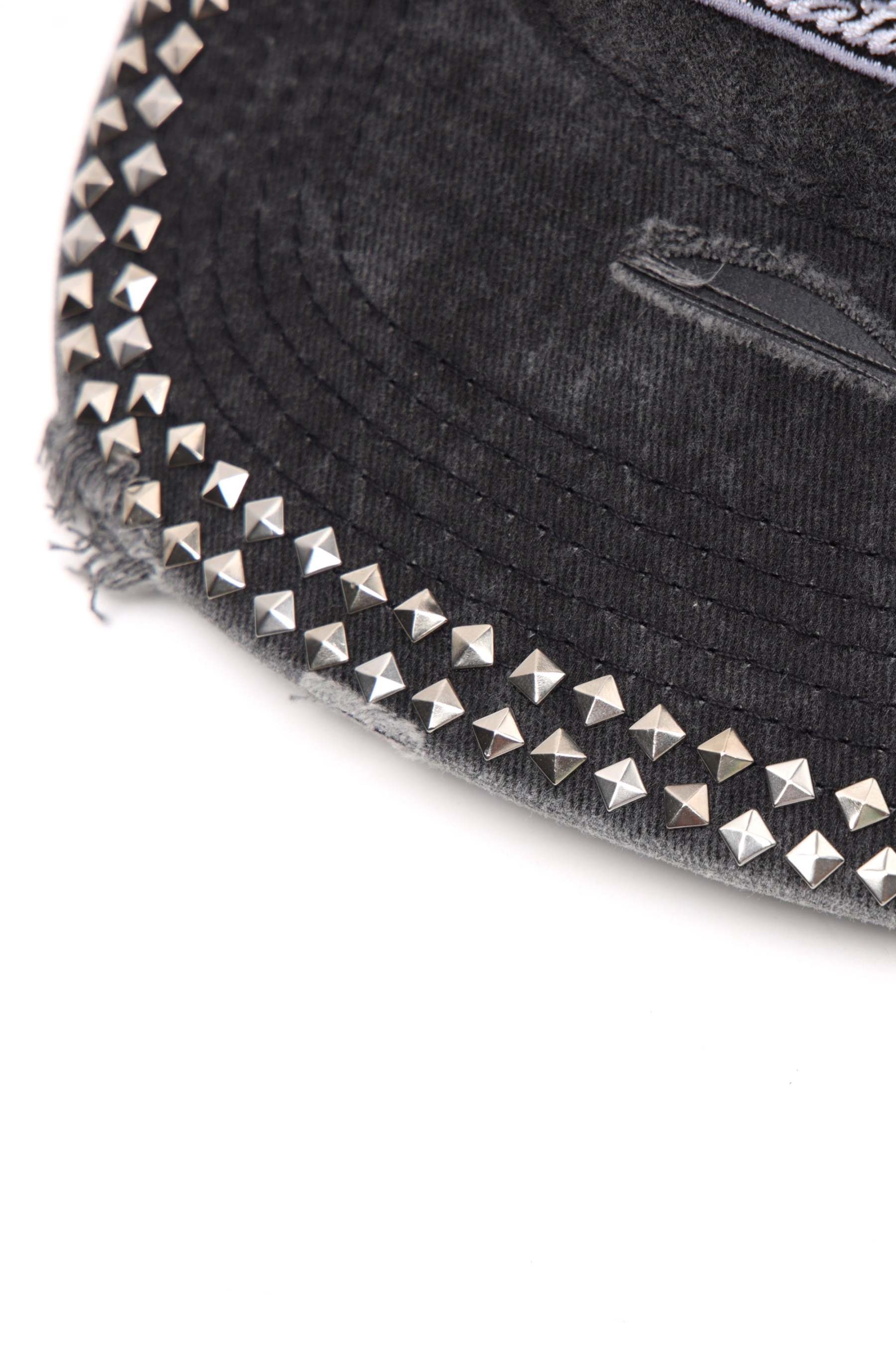 METAL STUDDED CAP-IYAMIUIO