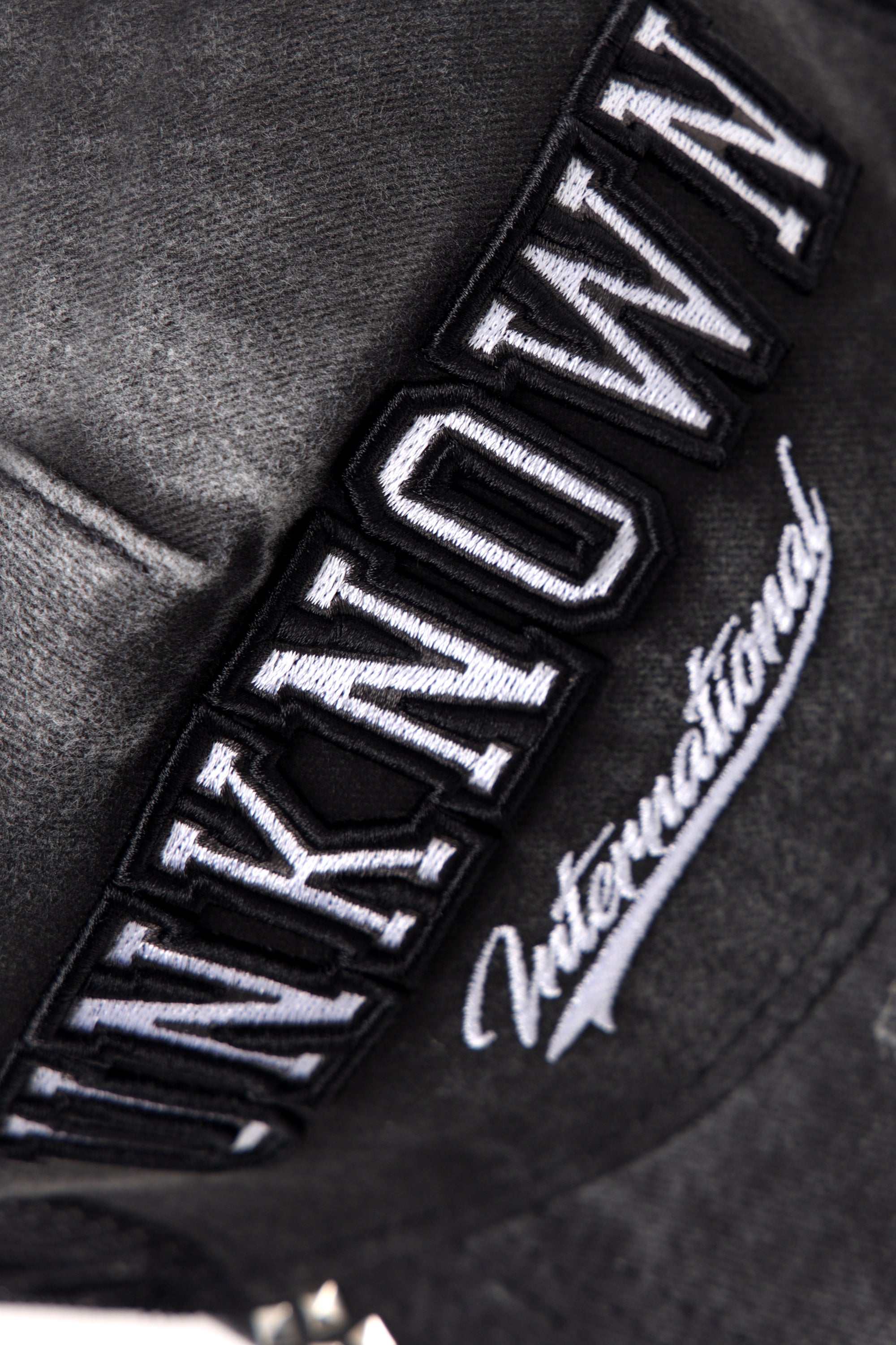 METAL STUDDED CAP-IYAMIUIO