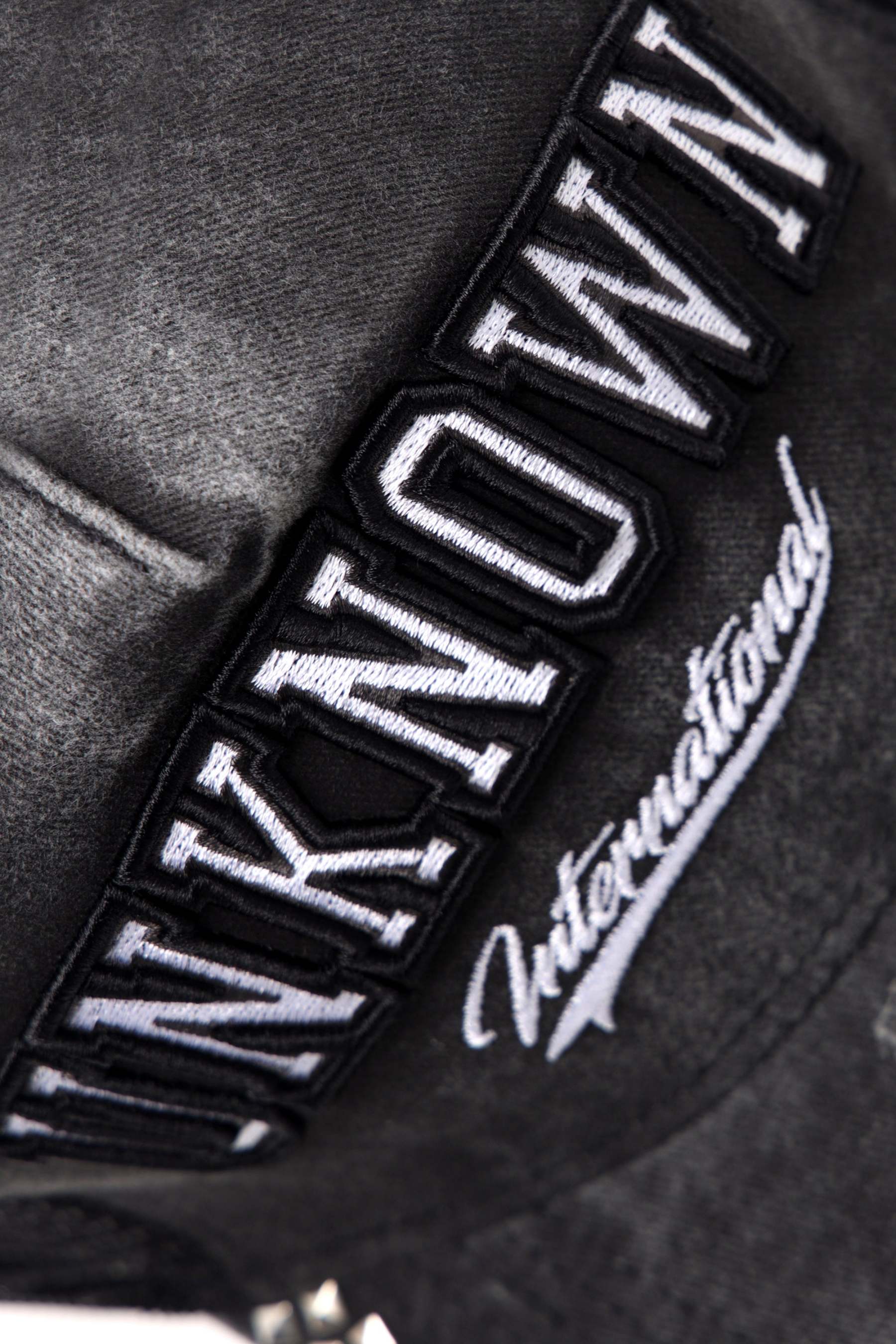 METAL STUDDED CAP-IYAMIUIO