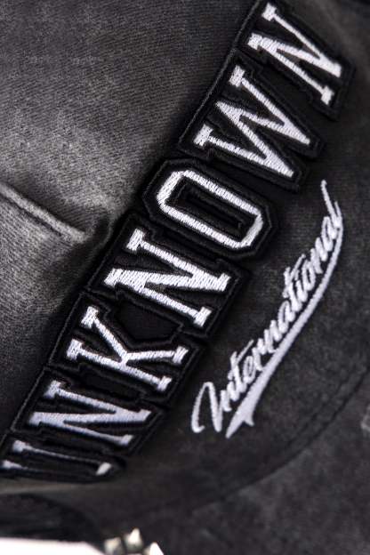 METAL STUDDED CAP-IYAMIUIO