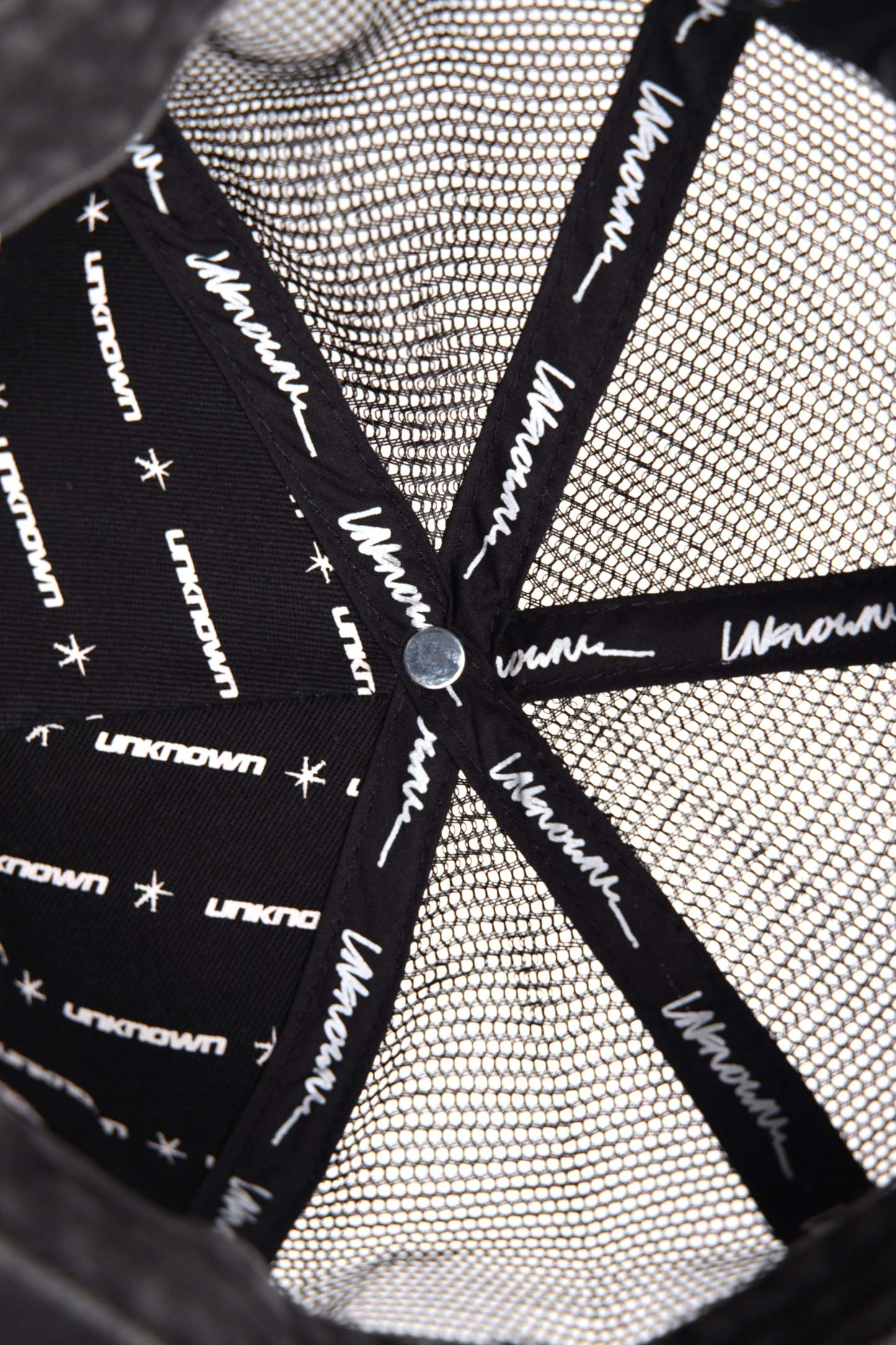 METAL STUDDED CAP-IYAMIUIO