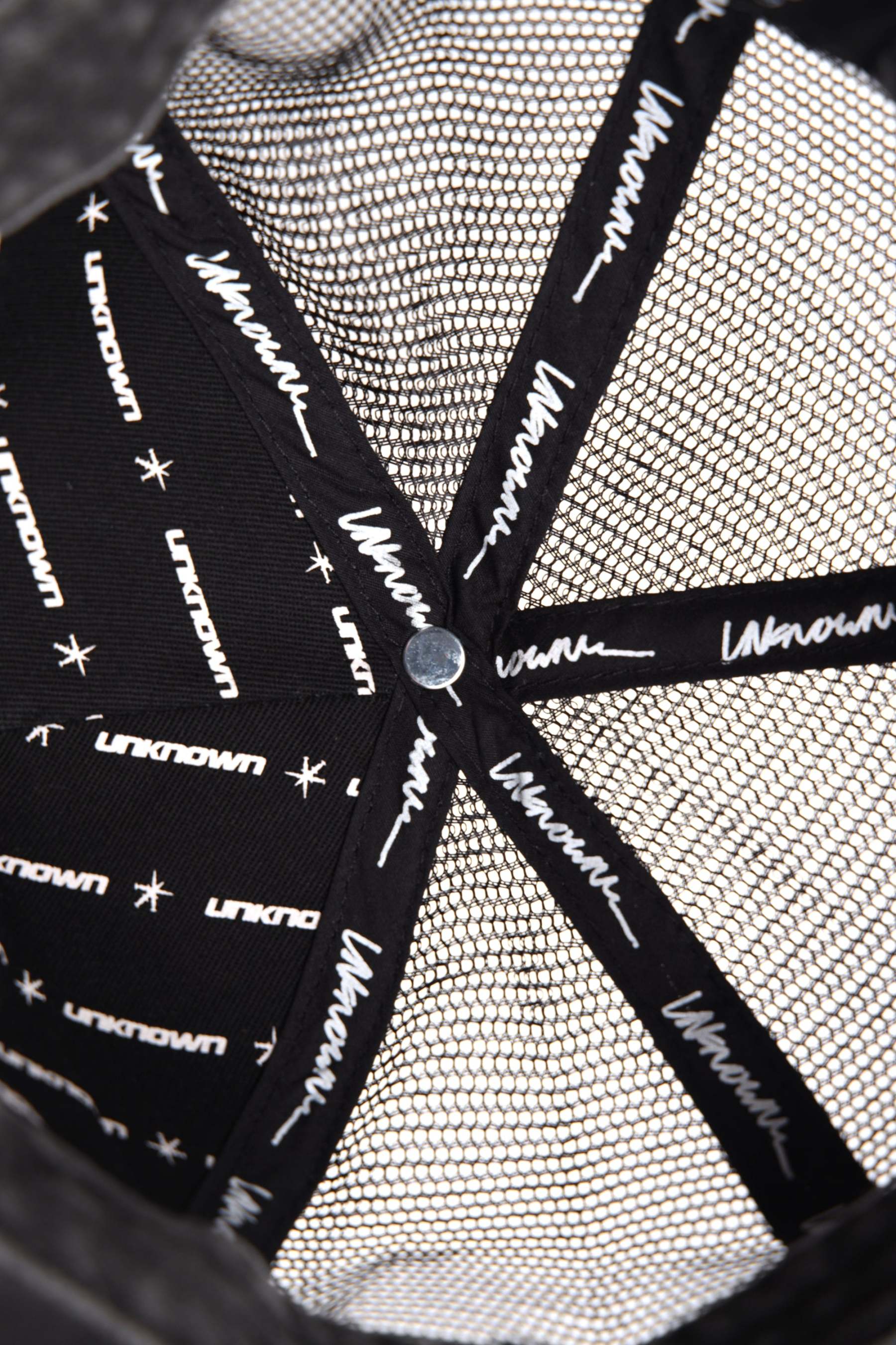 METAL STUDDED CAP-IYAMIUIO